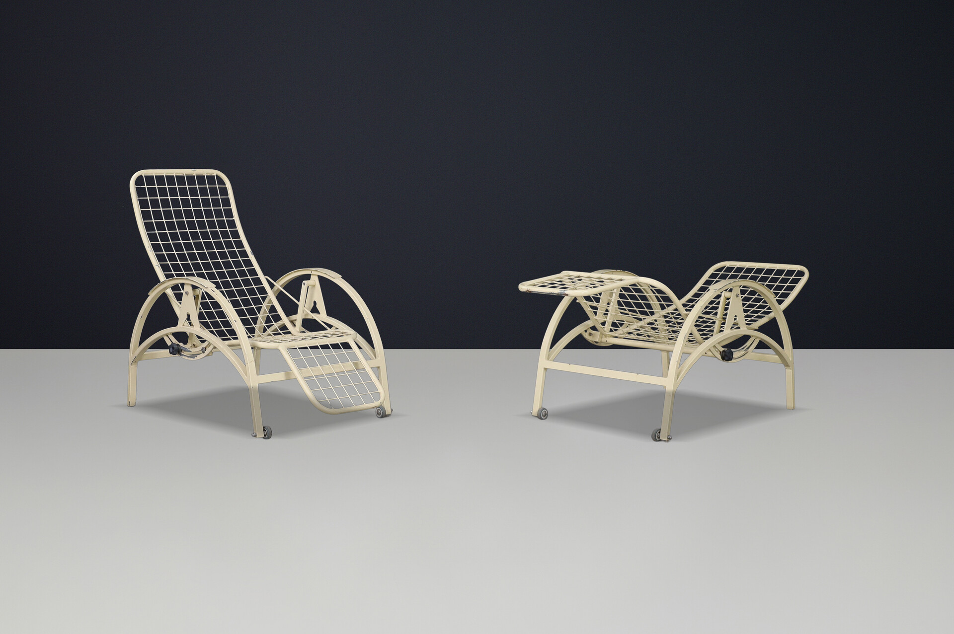 Bauhaus Adjustable patio Lounge chairs in patinated iron , Germany 1930s Early-20th century