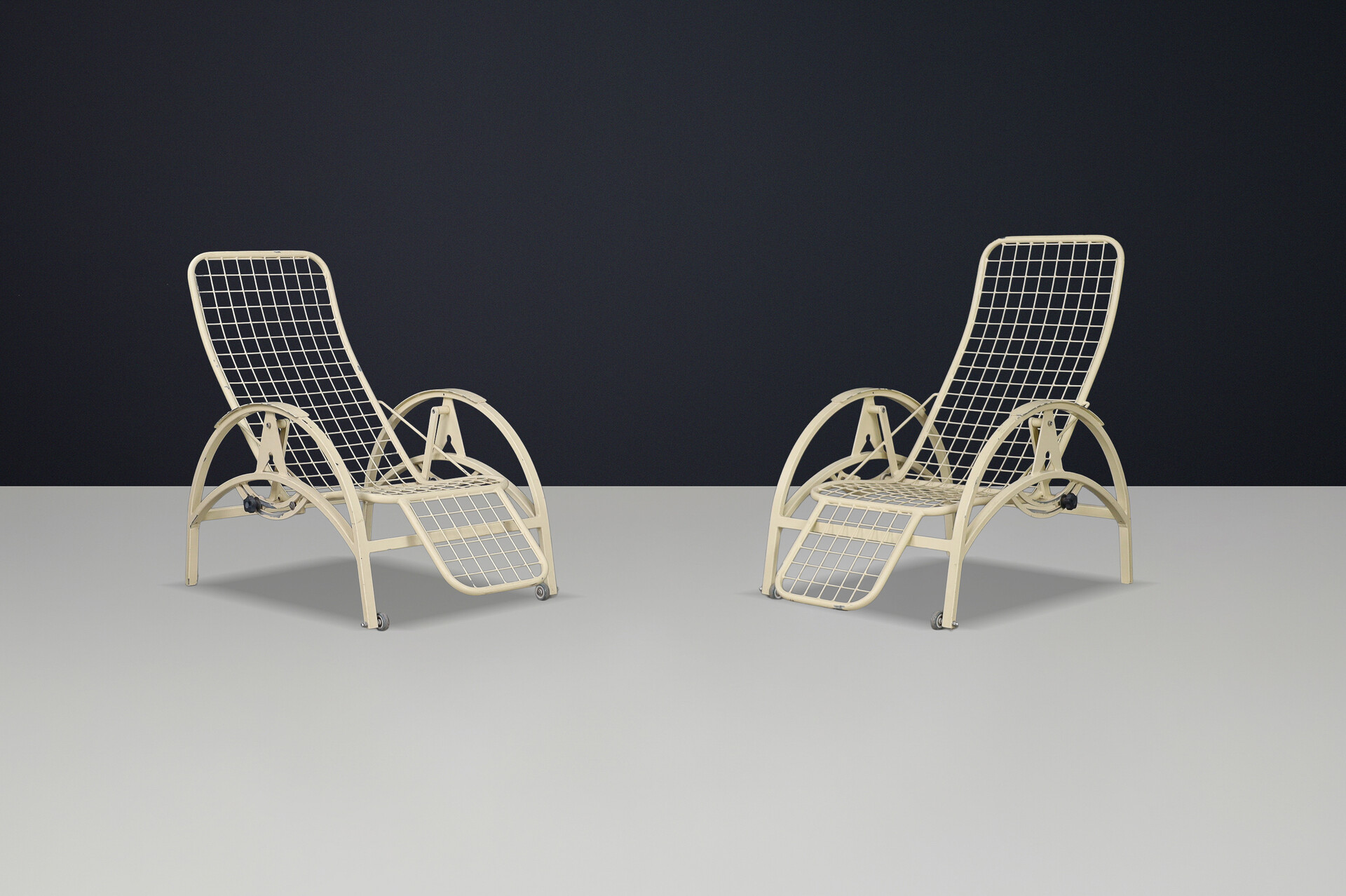 Bauhaus Adjustable patio Lounge chairs in patinated iron , Germany 1930s Early-20th century
