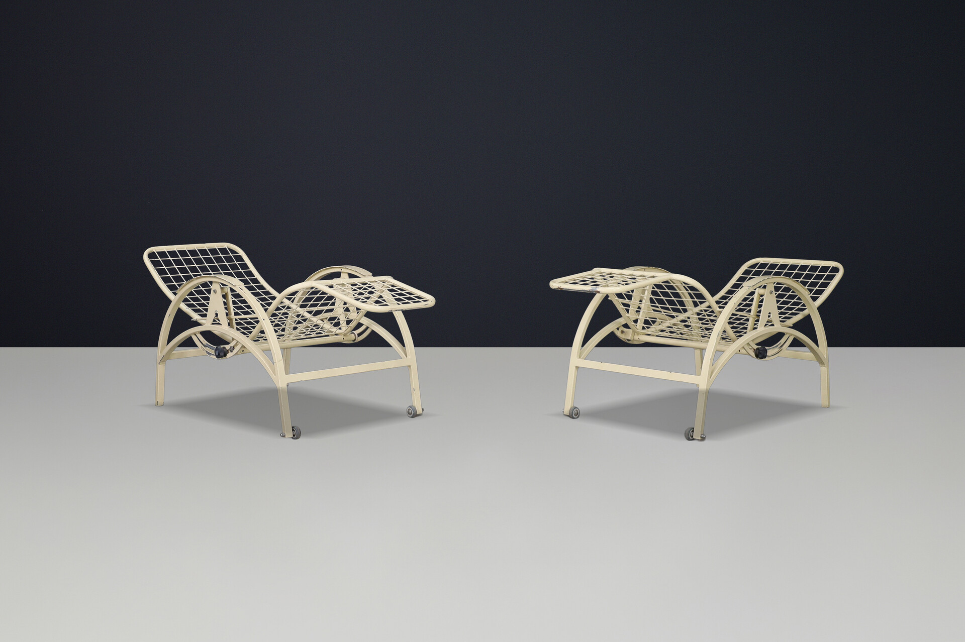 Bauhaus Adjustable patio Lounge chairs in patinated iron , Germany 1930s Early-20th century