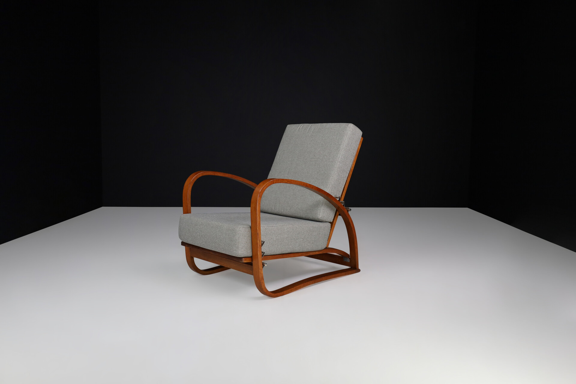 Bauhaus Art Deco Adjustable Oak H-70 lounge chair by Jindrich Halabala, 1930s Early-20th century