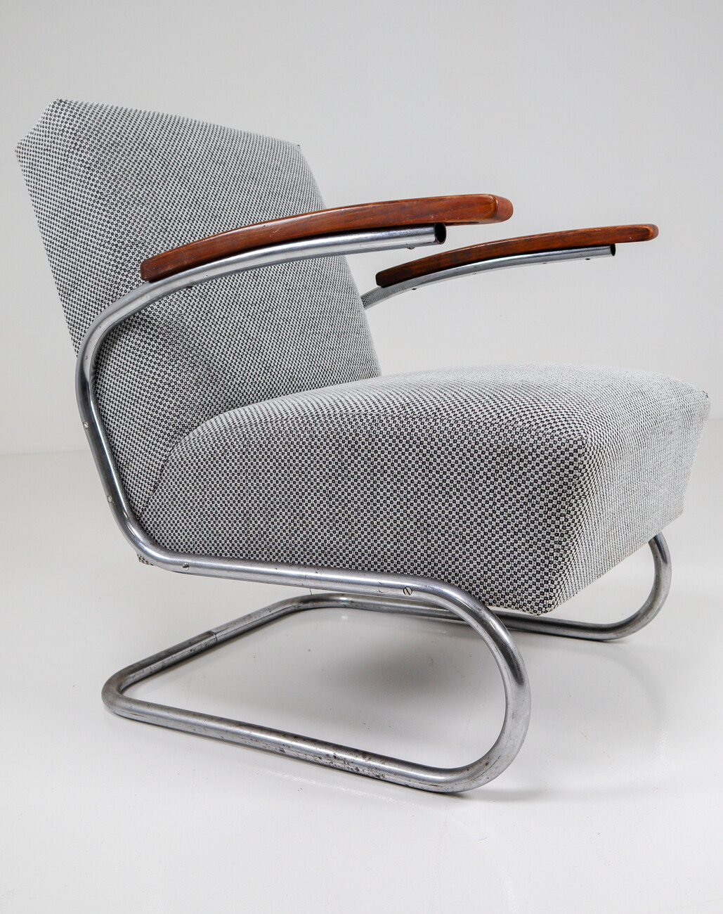 Bauhaus Chrome Steel Armchair by Thonet circa 1930s Midcentury Bauhaus with new fabric upholstery Mid-20th century