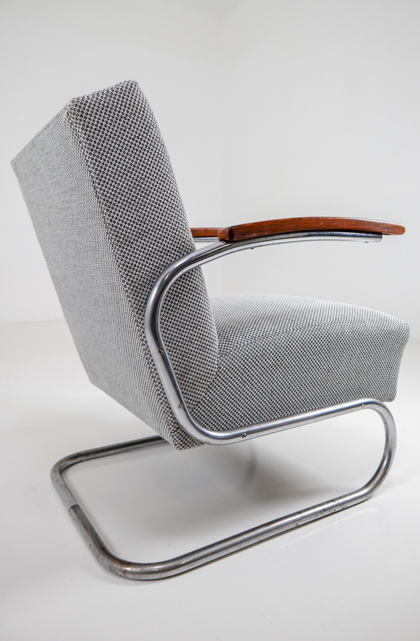 Bauhaus Chrome Steel Armchair by Thonet circa 1930s Midcentury Bauhaus with new fabric upholstery Mid-20th century