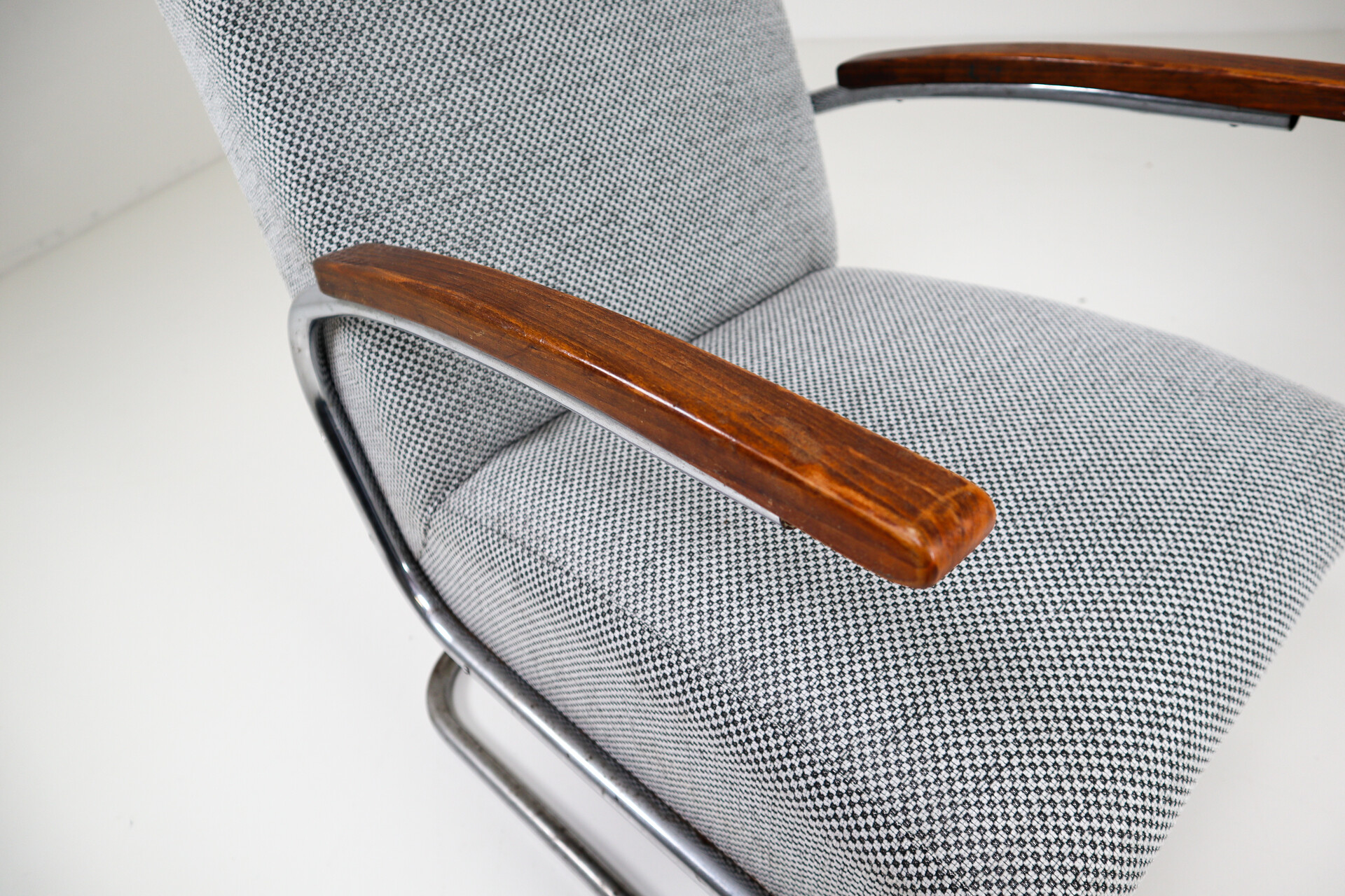 Bauhaus Chrome Steel Armchair by Thonet circa 1930s Midcentury Bauhaus with new fabric upholstery Mid-20th century