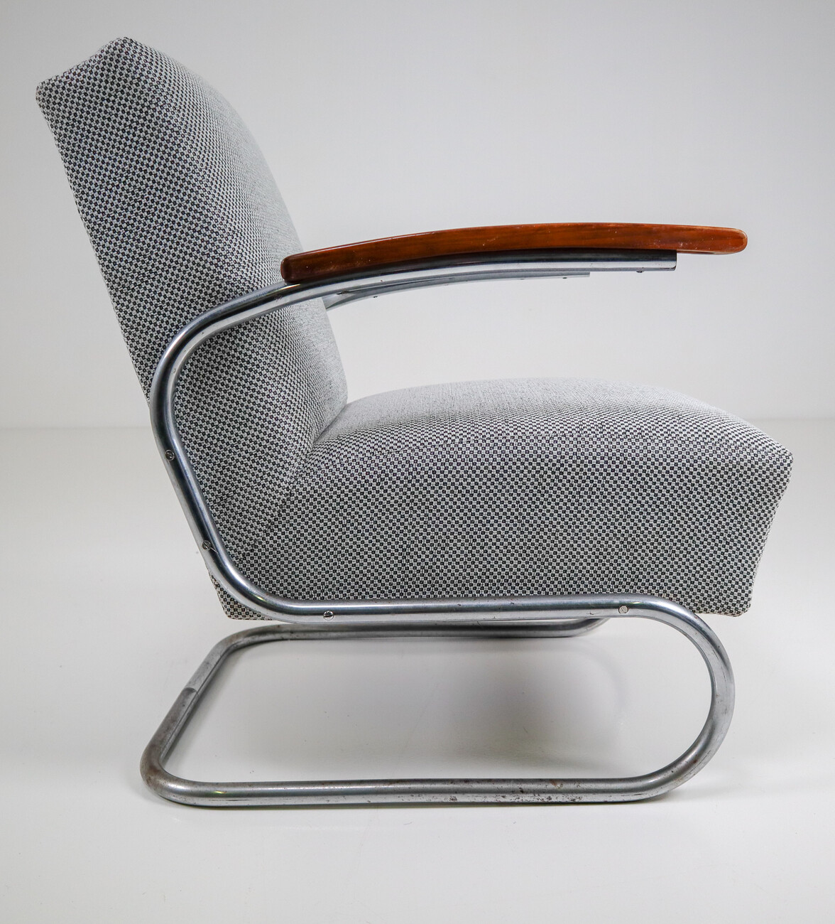 Bauhaus Chrome Steel Armchair by Thonet circa 1930s Midcentury Bauhaus with new fabric upholstery Mid-20th century