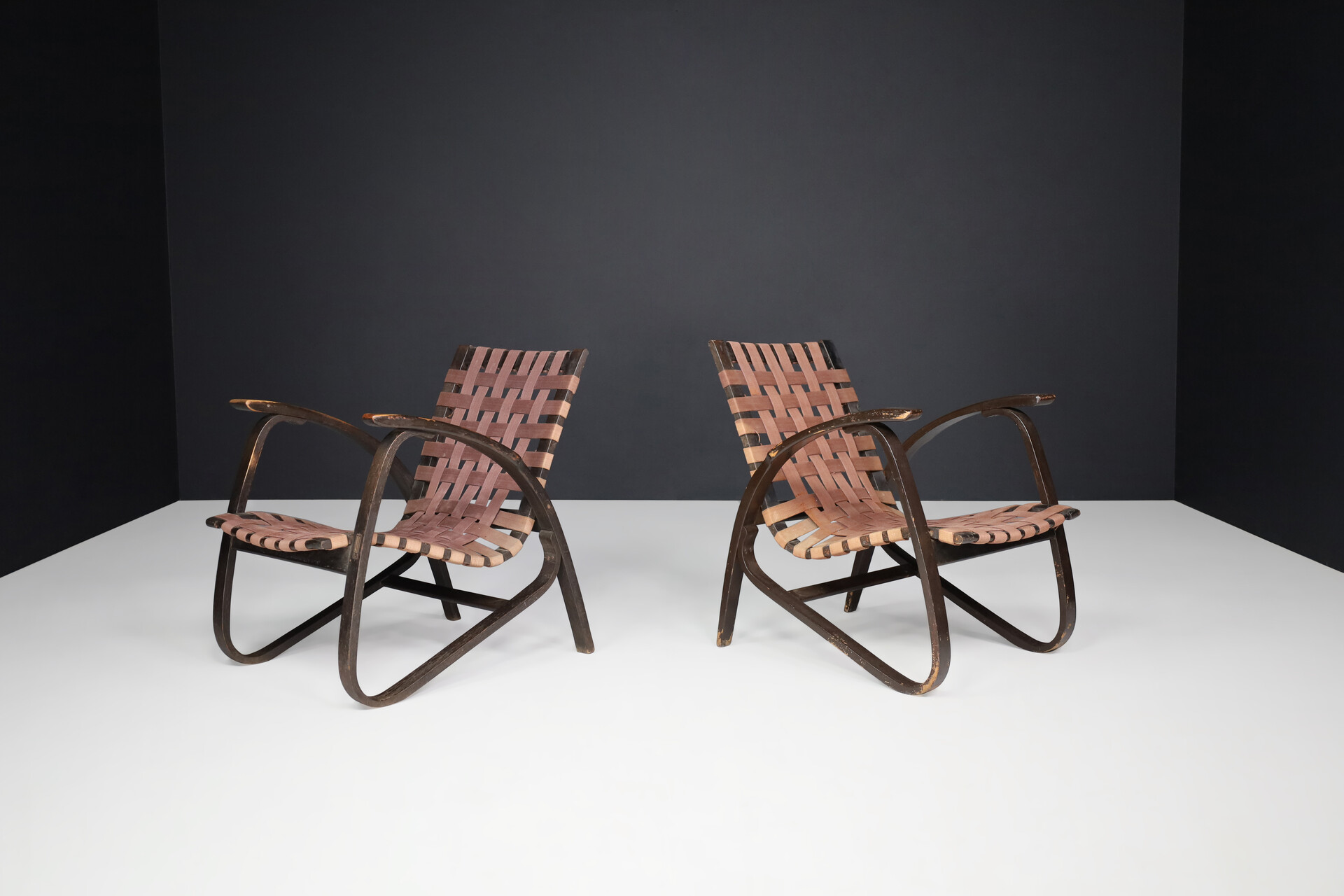Bauhaus Lounge chairs in dark bentwood and woven straps by Jan Vanek, Czech Republic, 1930s. Mid-20th century