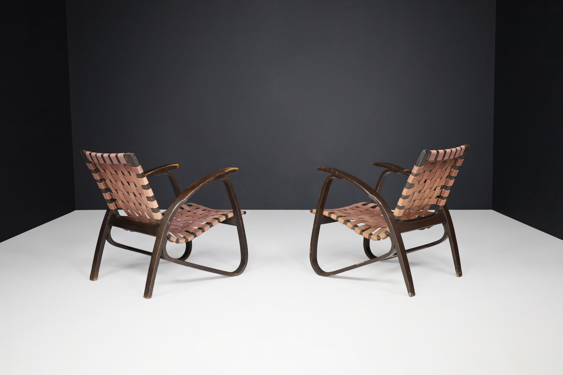 Bauhaus Lounge chairs in dark bentwood and woven straps by Jan Vanek, Czech Republic, 1930s. Mid-20th century