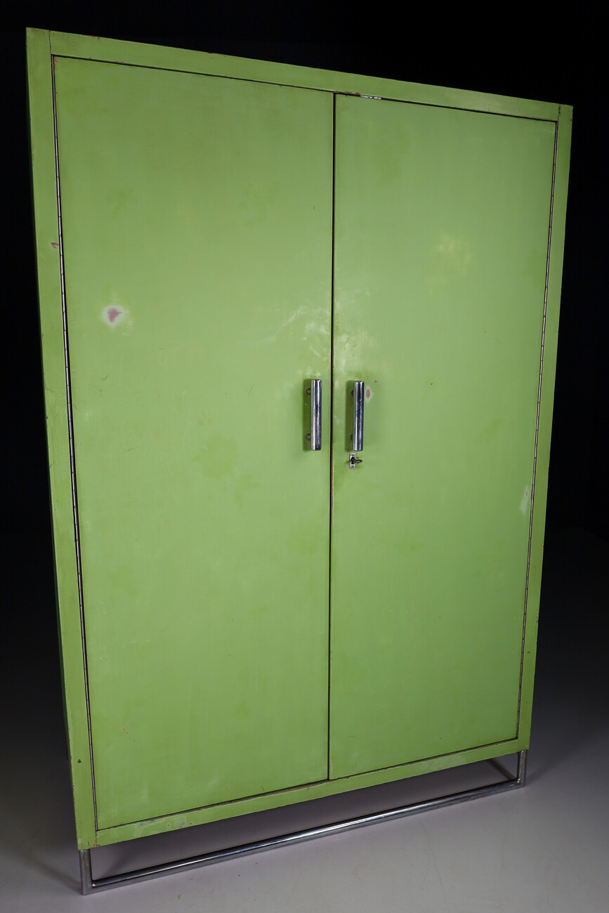 Bauhaus Wardrobe in Green Lacquered block-board and chrome-plated steel, Praque 1940 Early-20th century