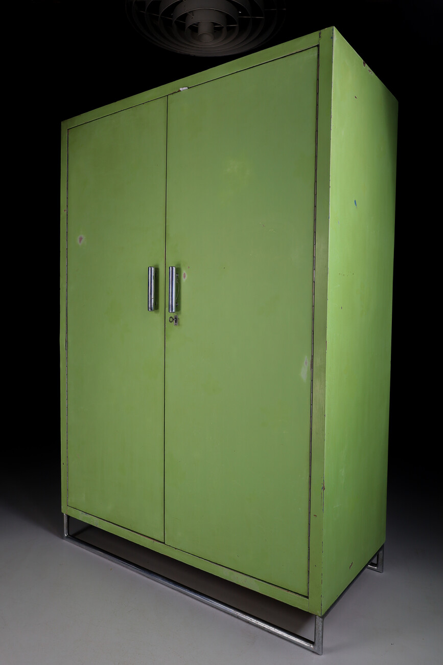 Bauhaus Wardrobe in Green Lacquered block-board and chrome-plated steel, Praque 1940 Early-20th century