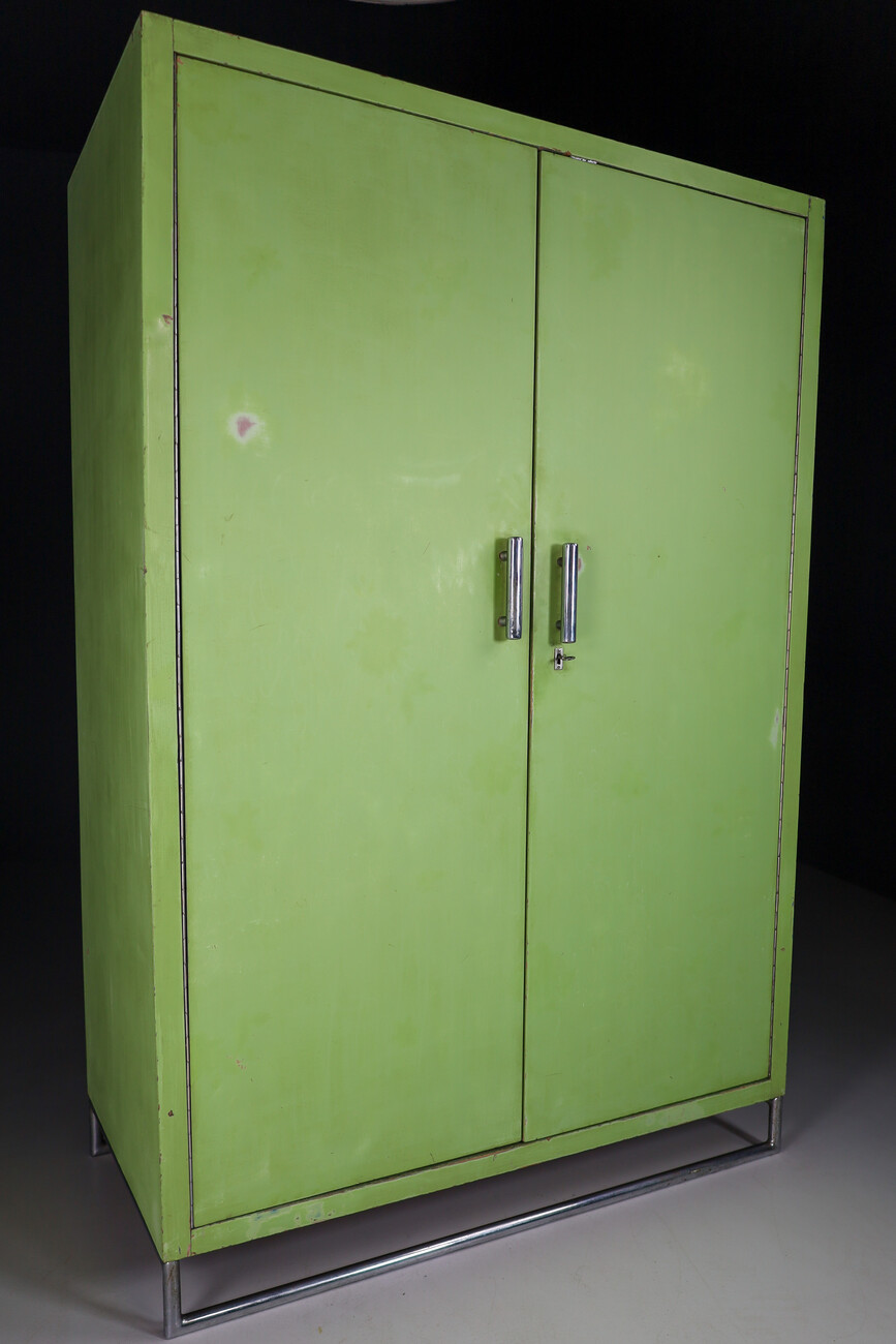 Bauhaus Wardrobe in Green Lacquered block-board and chrome-plated steel, Praque 1940 Early-20th century
