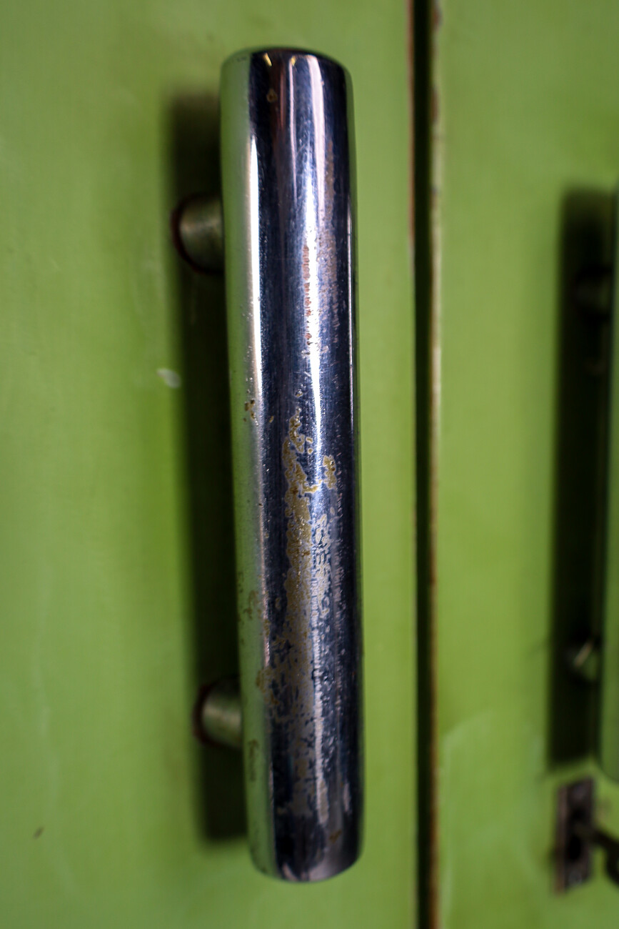 Bauhaus Wardrobe in Green Lacquered block-board and chrome-plated steel, Praque 1940 Early-20th century