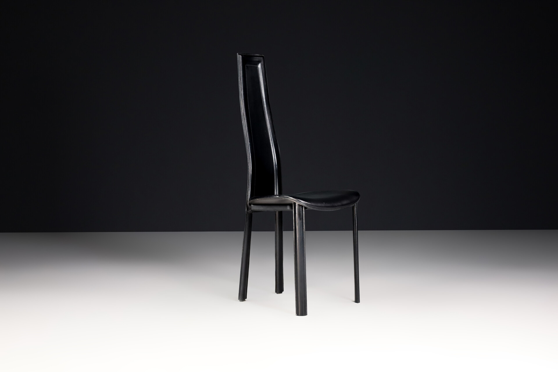 Black leather design High back 'alice' dining chairs by giorgio cattelan, Italy 1980s Mid-20th century
