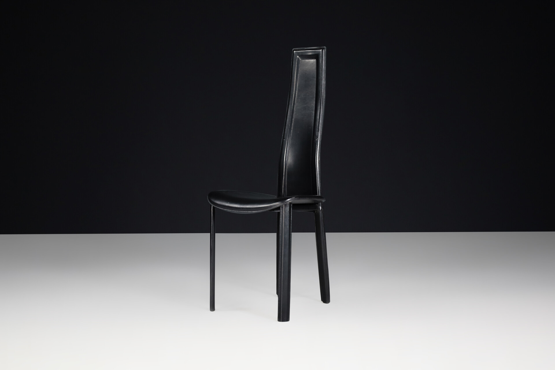 Black leather design High back 'alice' dining chairs by giorgio cattelan, Italy 1980s Mid-20th century