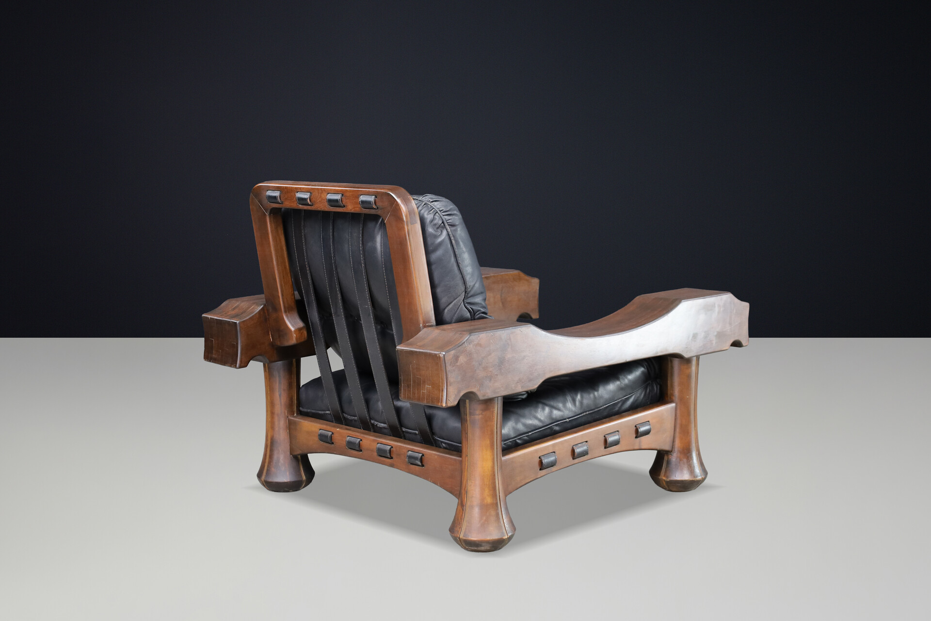 Brutalist Luciano Frigerio Lounge Chair in Solid Walnut and Black Leather, Italy, 1970s Late-20th century