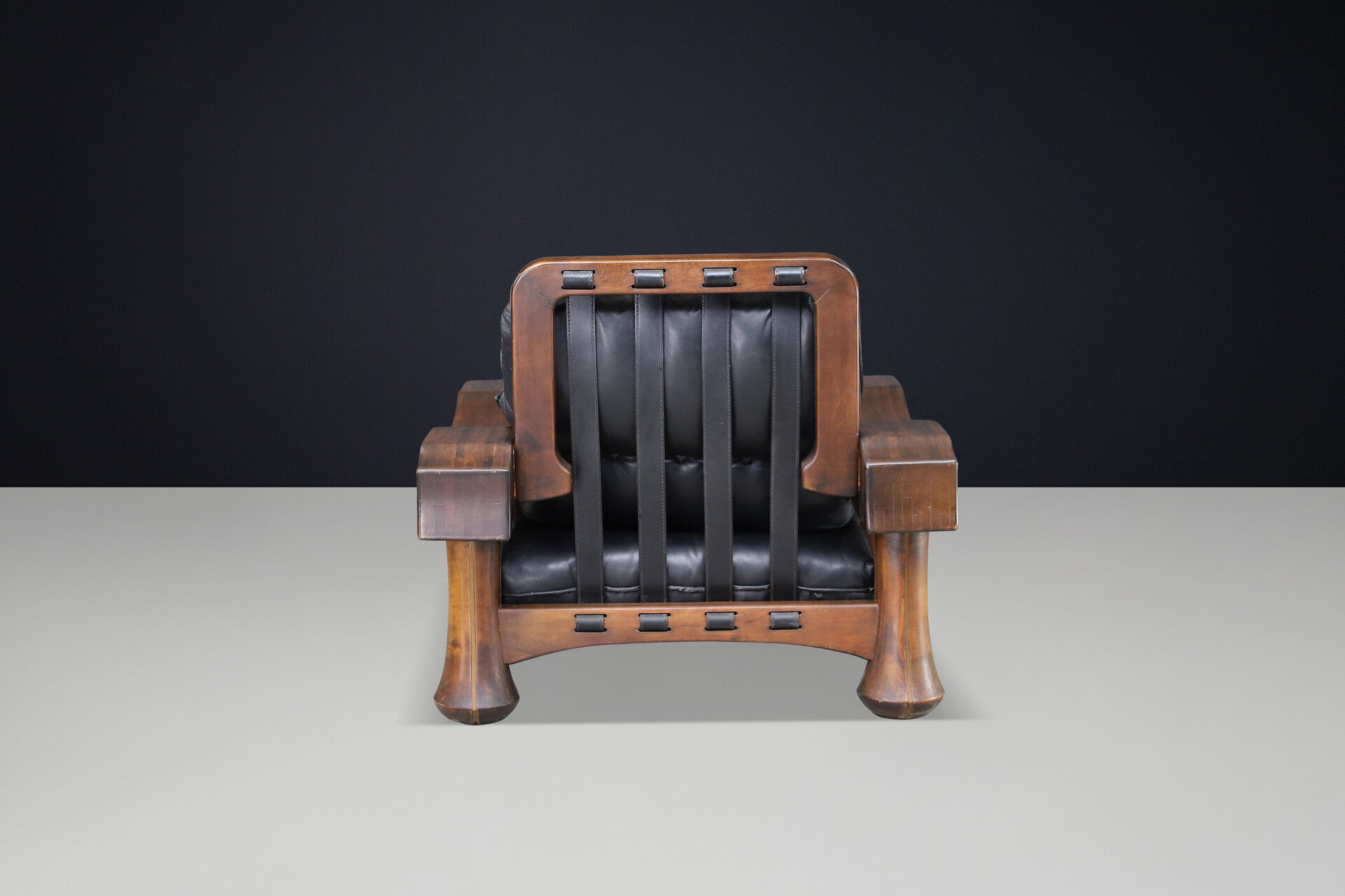 Brutalist Luciano Frigerio Lounge Chair in Solid Walnut and Black Leather, Italy, 1970s Late-20th century