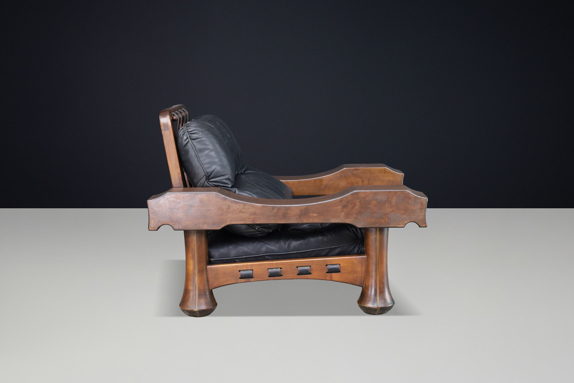 Brutalist Luciano Frigerio Lounge Chair in Solid Walnut and Black Leather, Italy, 1970s Late-20th century