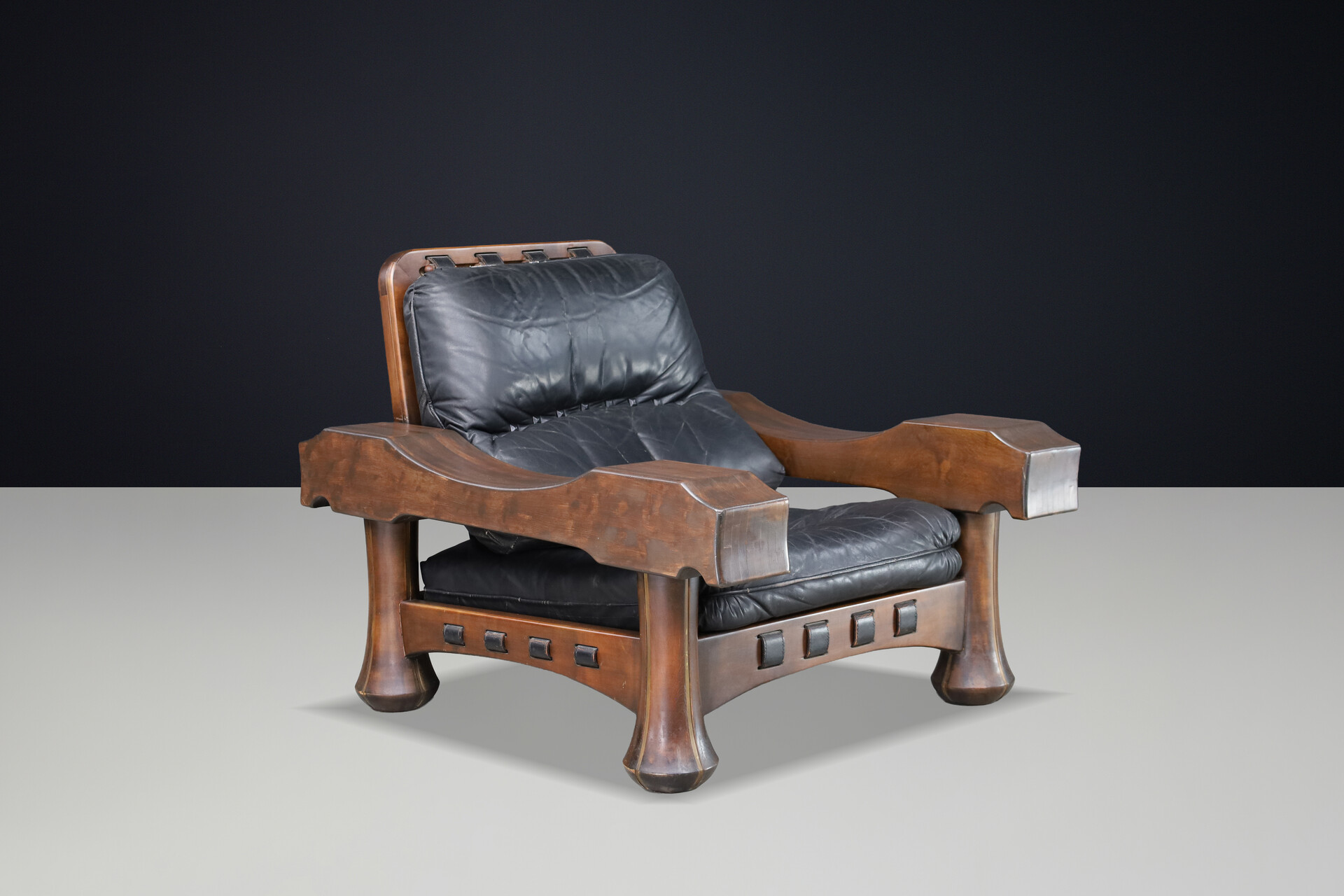 Brutalist Luciano Frigerio Lounge Chair in Solid Walnut and Black Leather, Italy, 1970s Late-20th century