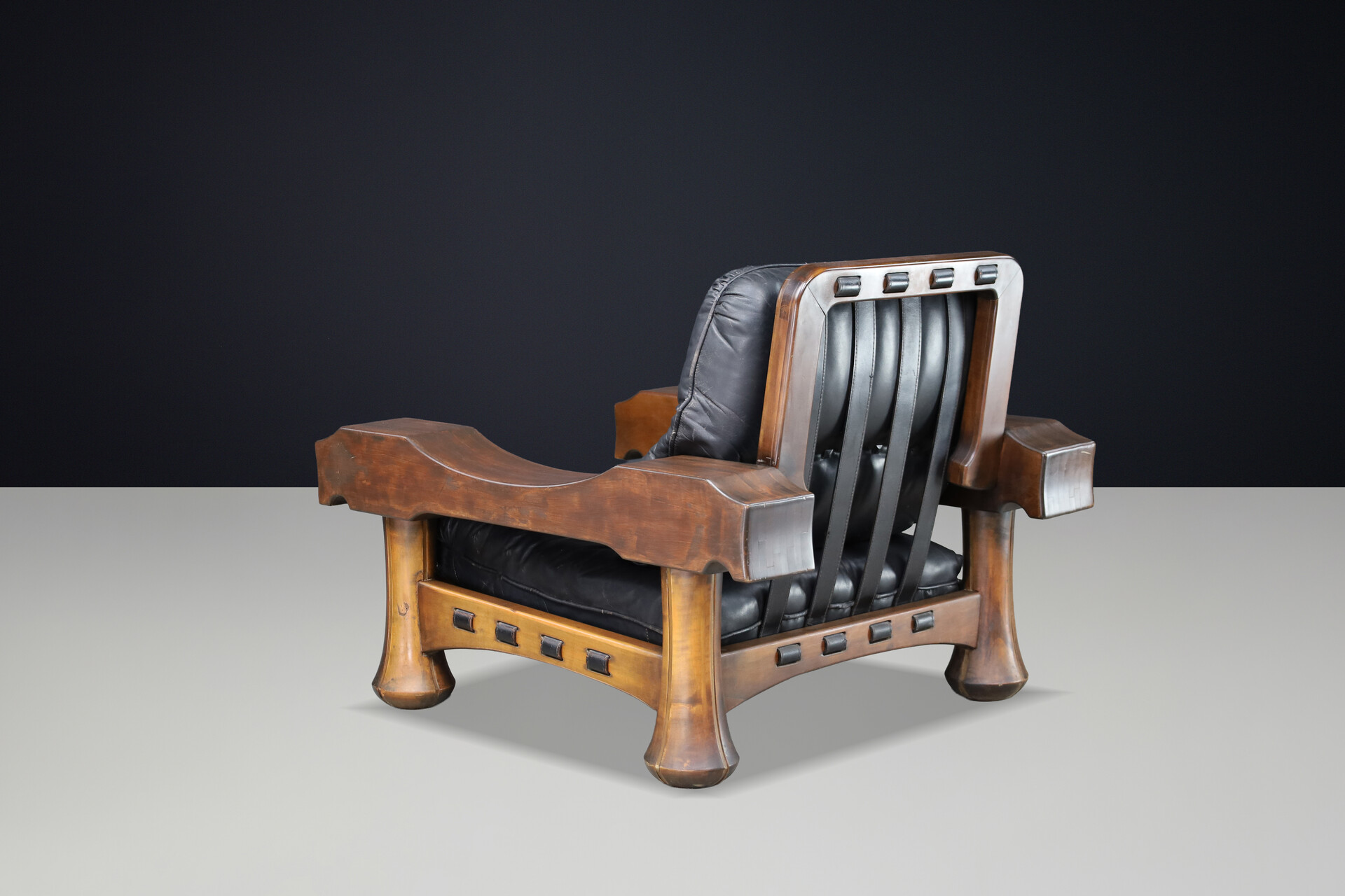 Brutalist Luciano Frigerio Lounge Chair in Solid Walnut and Black Leather, Italy, 1970s Late-20th century