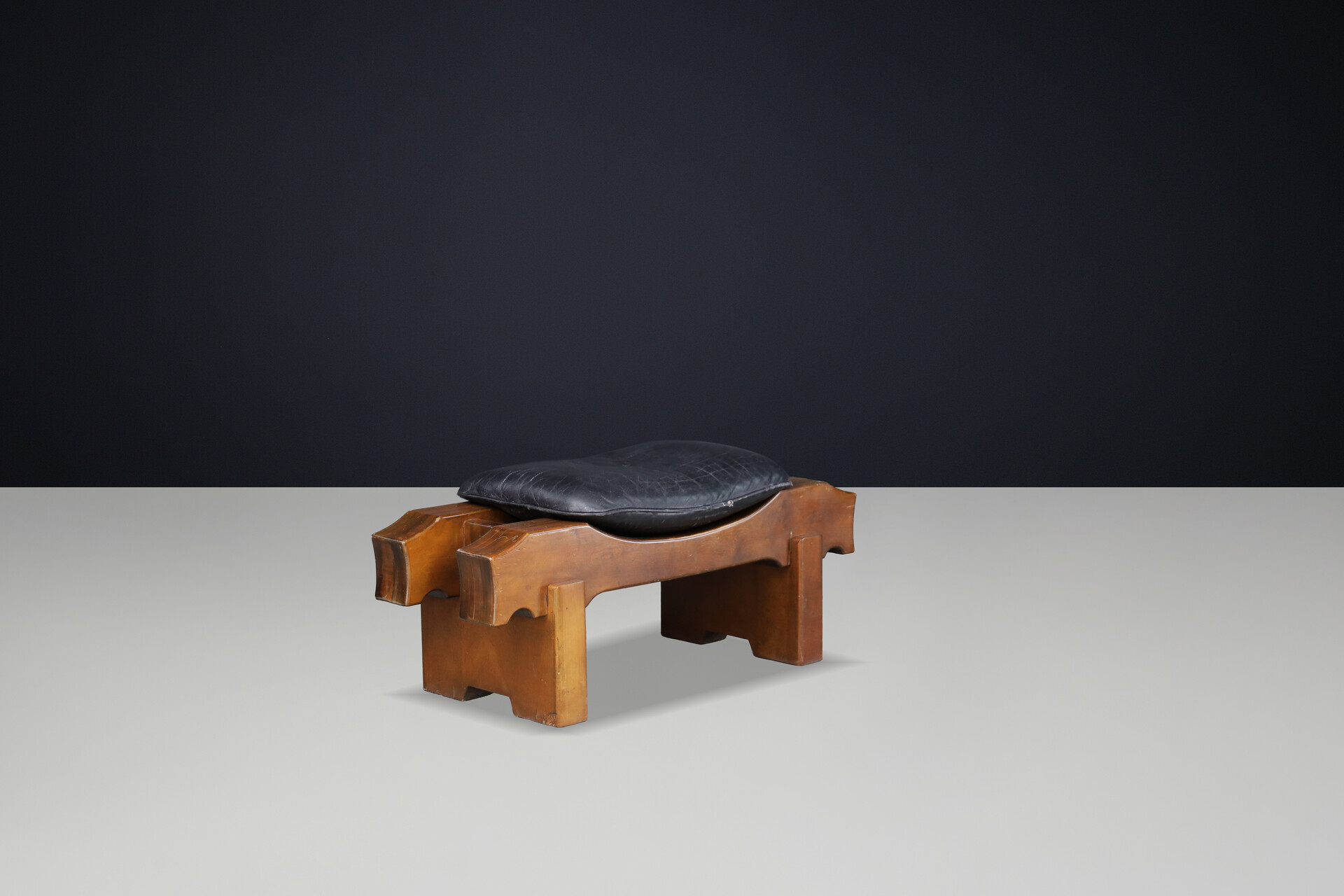Brutalist Luciano Frigerio Ottoman in Solid Walnut and Black Leather, Italy, 1970s Late-20th century