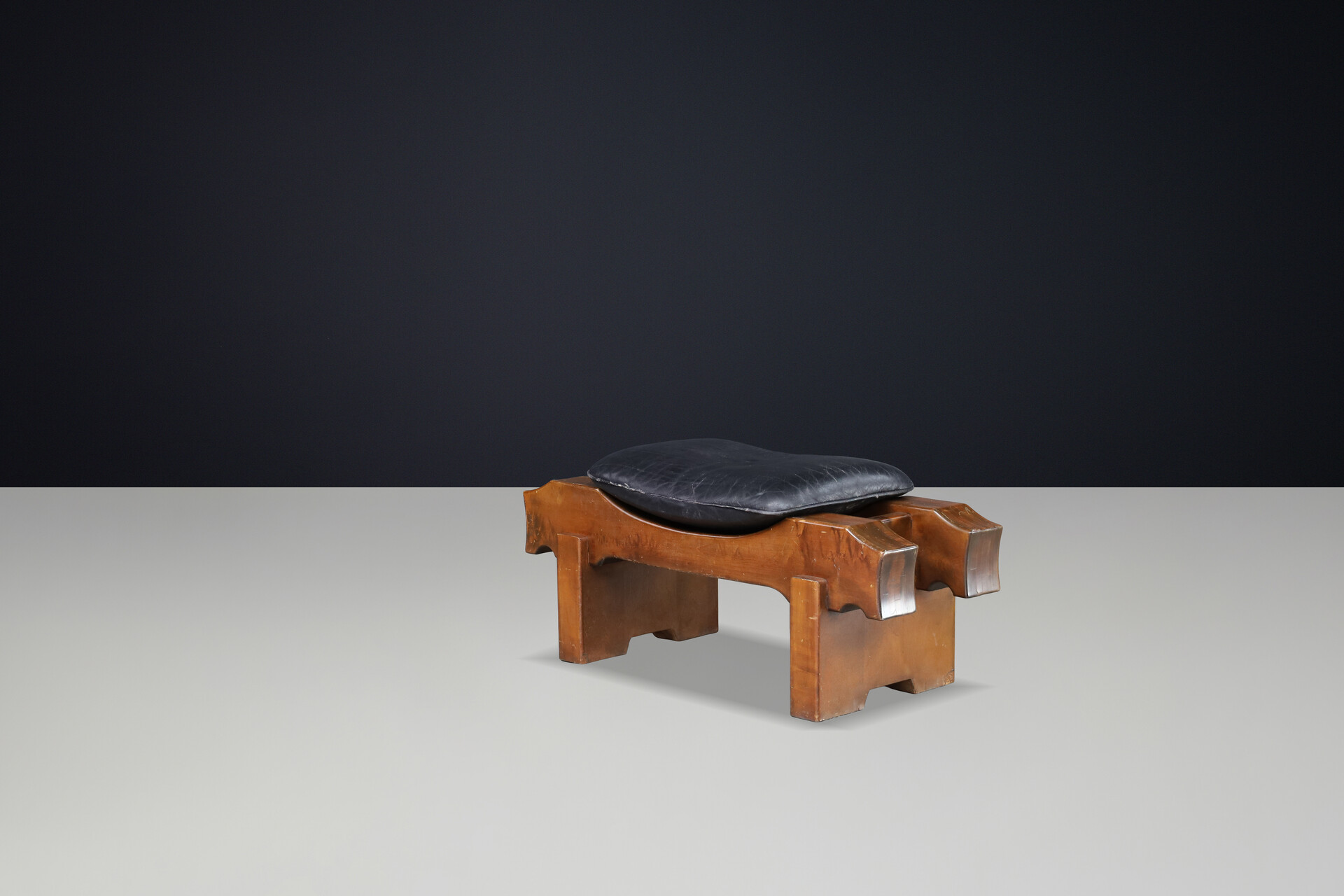 Brutalist Luciano Frigerio Ottoman in Solid Walnut and Black Leather, Italy, 1970s Late-20th century