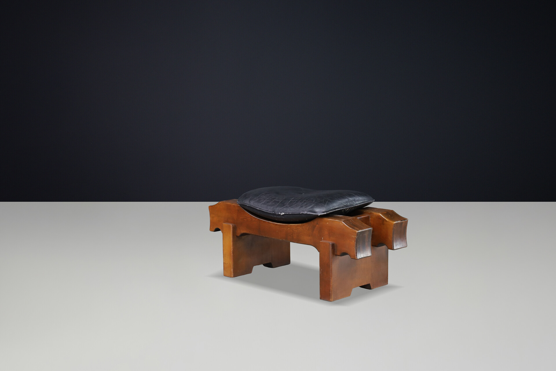 Brutalist Luciano Frigerio Ottoman in Solid Walnut and Black Leather, Italy, 1970s Late-20th century