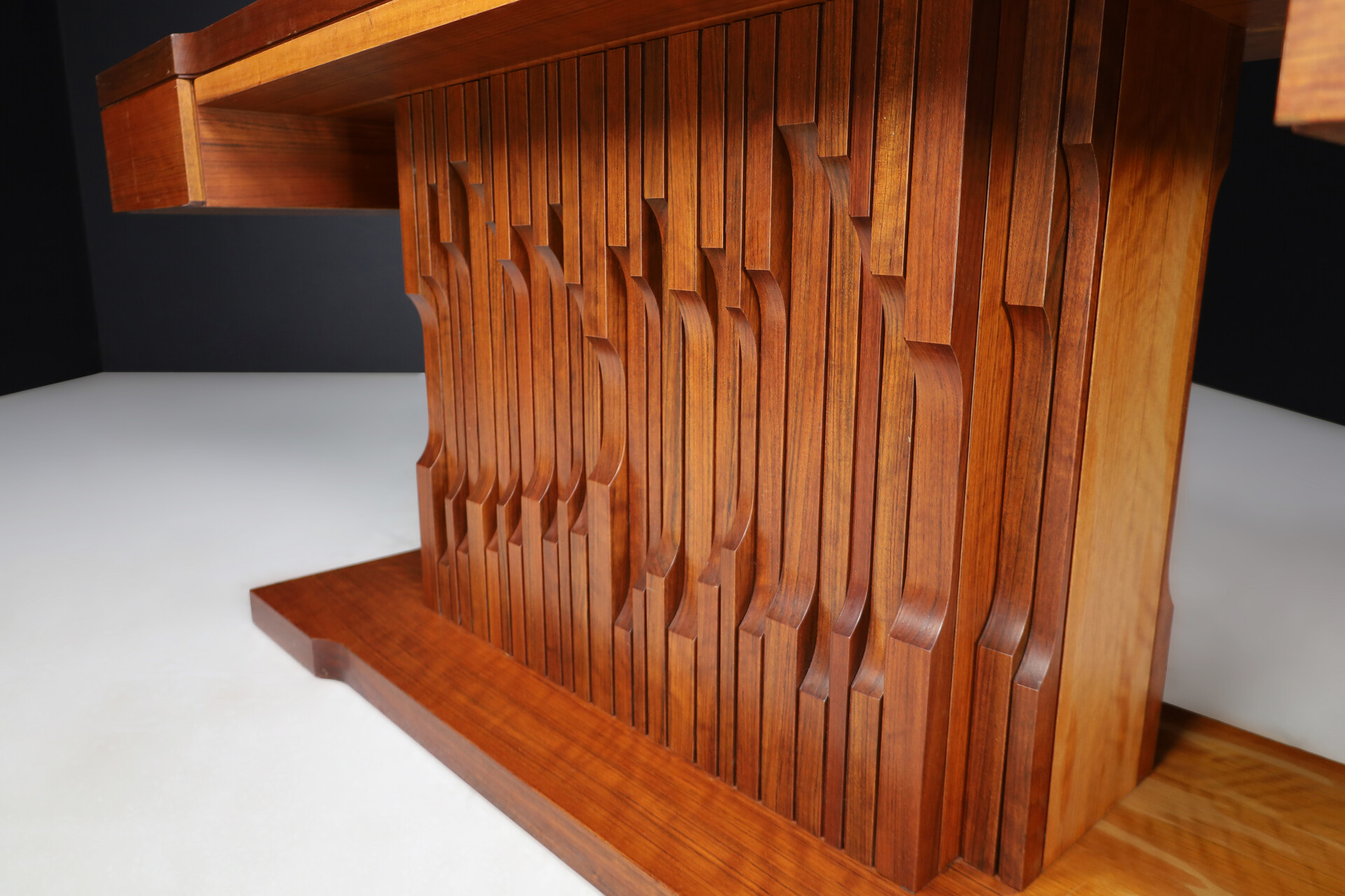 Brutalist Luciano Frigerio Presidential Writing desk in Walnut , Italy 1970s Late-20th century