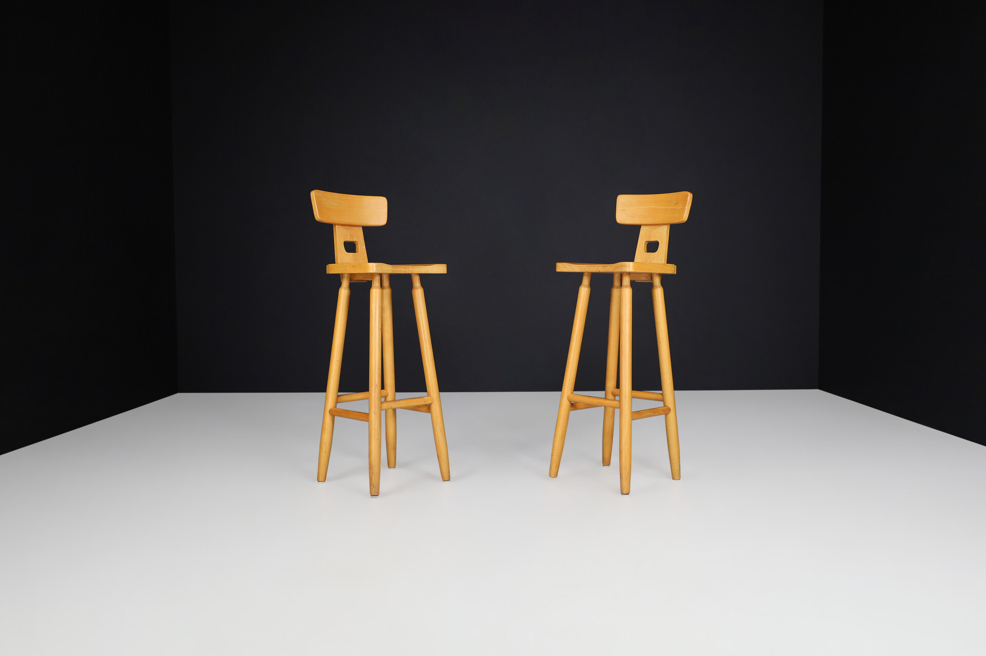 Brutalist - Modern Blond Beechwood bar stools, France 1960s Mid-20th century