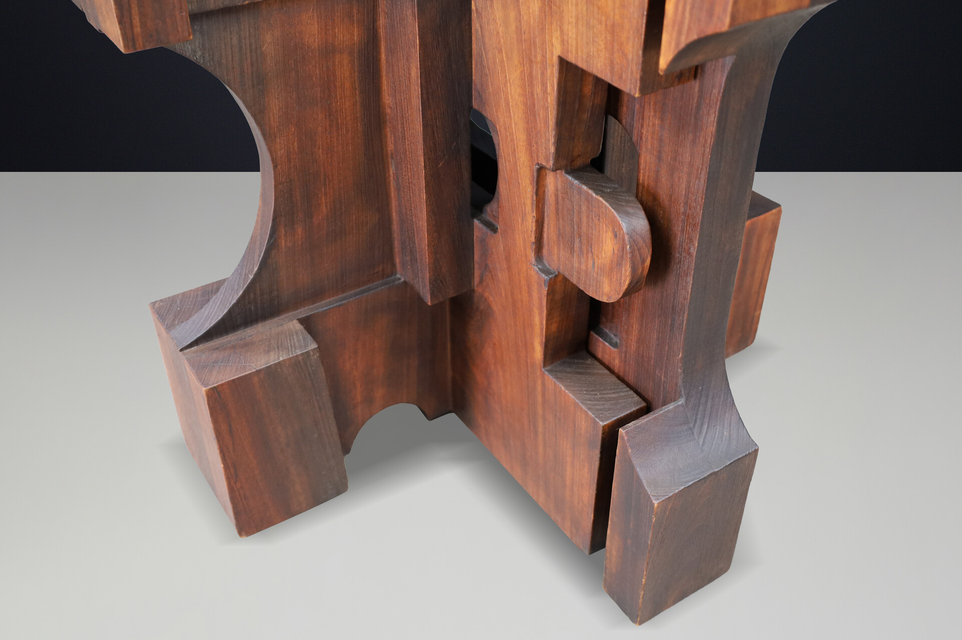 Brutalist Nerone Ceccarelli for Gruppo NP2 — Sculptural Round Dining Table, Italy, 1982 Late-20th century