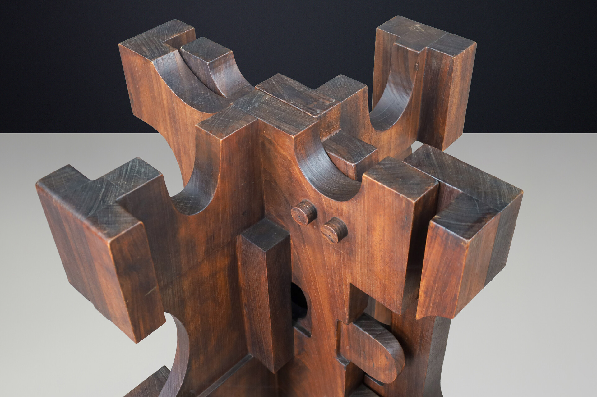 Brutalist Nerone Ceccarelli for Gruppo NP2 — Sculptural Round Dining Table, Italy, 1982 Late-20th century