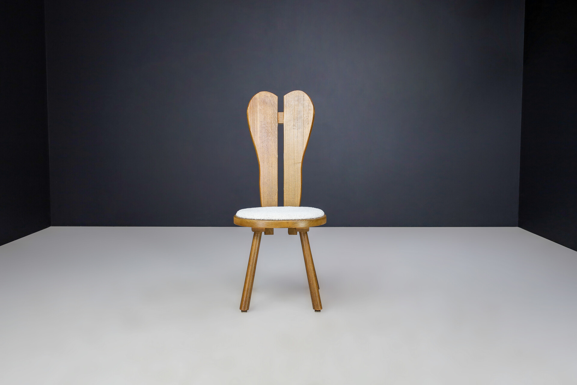 Brutalist Oak and Bouclé Dining room chairs, France 1960s Mid-20th century