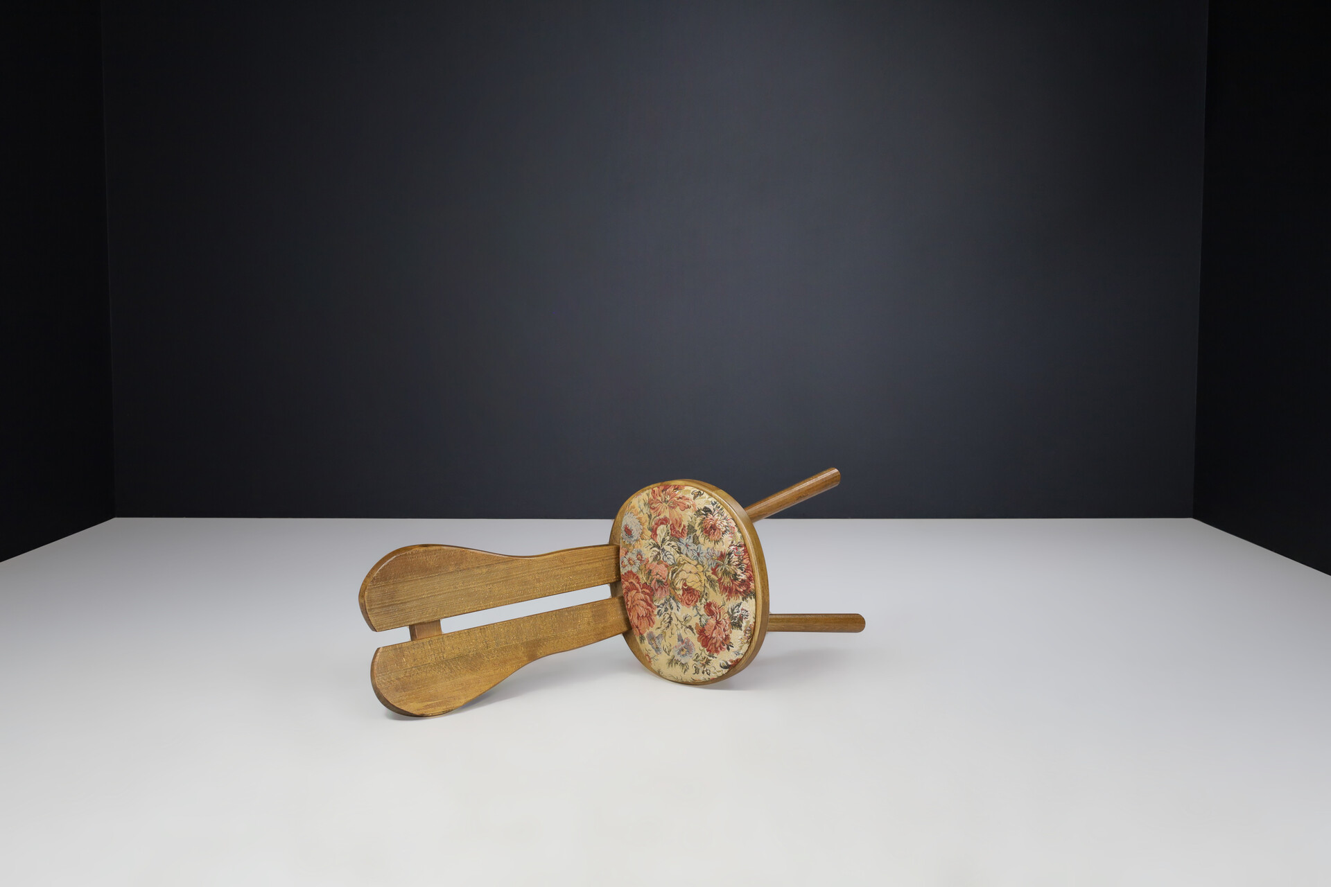 Brutalist Oak and Floral fabric Dining room chairs, France 1960s Mid-20th century