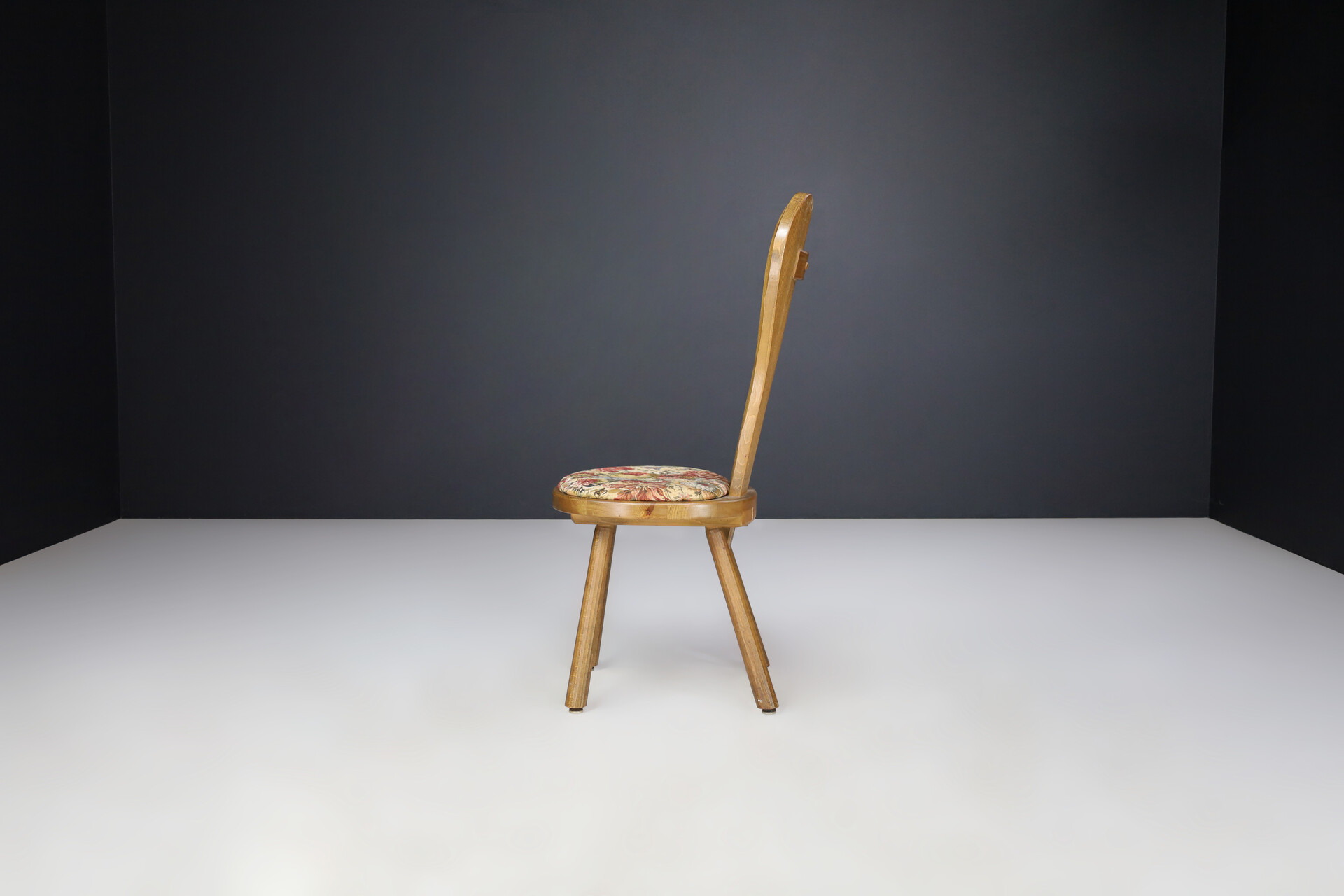 Brutalist Oak and Floral fabric Dining room chairs, France 1960s Mid-20th century