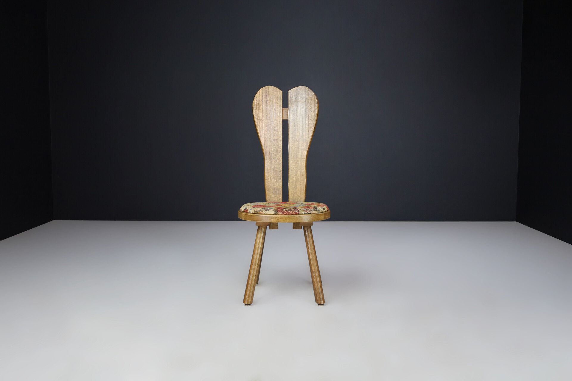 Brutalist Oak and Floral fabric Dining room chairs, France 1960s Mid-20th century