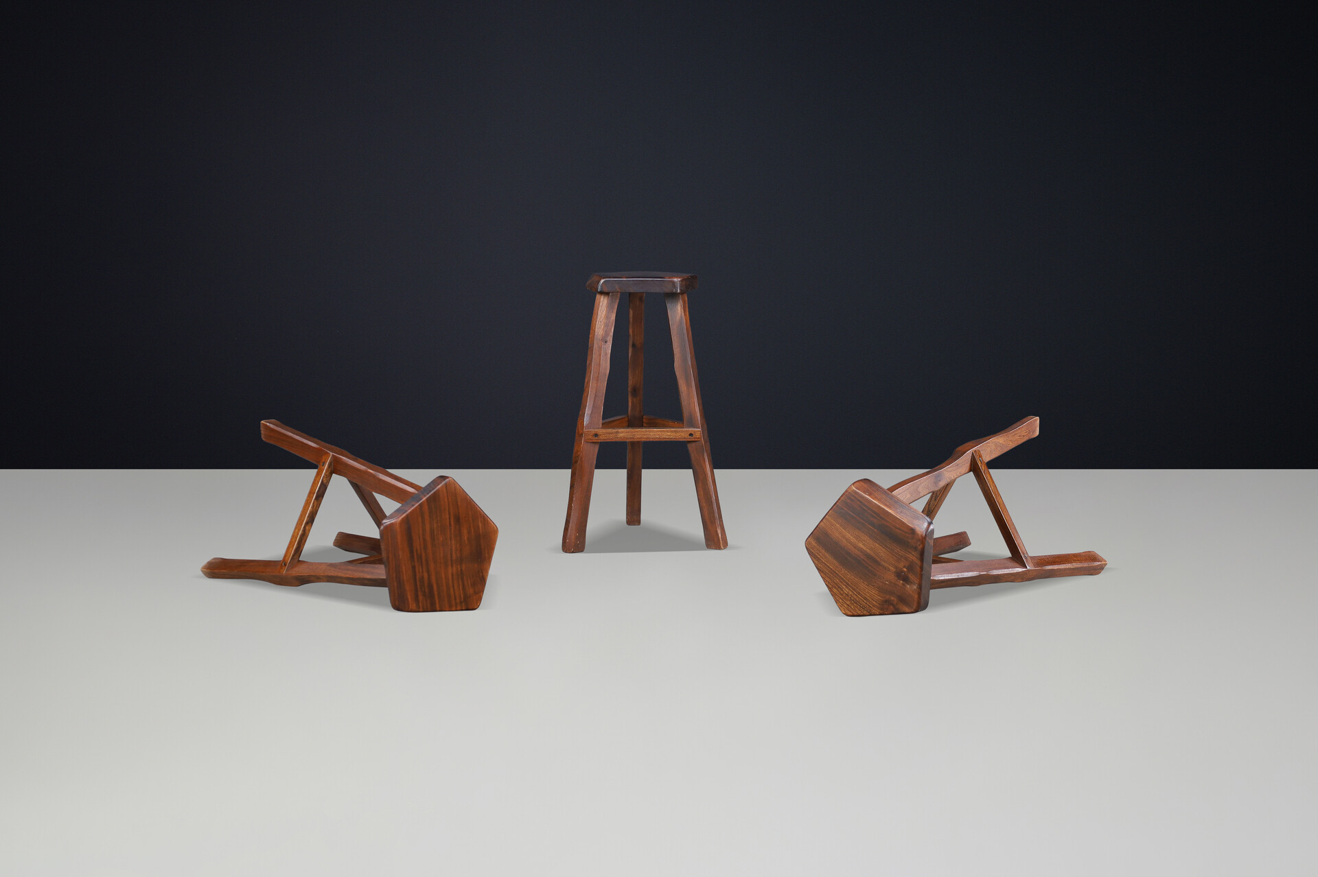 Brutalist Olavi Hänninen Brutalist Elm Wood Bar Stools, Finland 1960s Mid-20th century