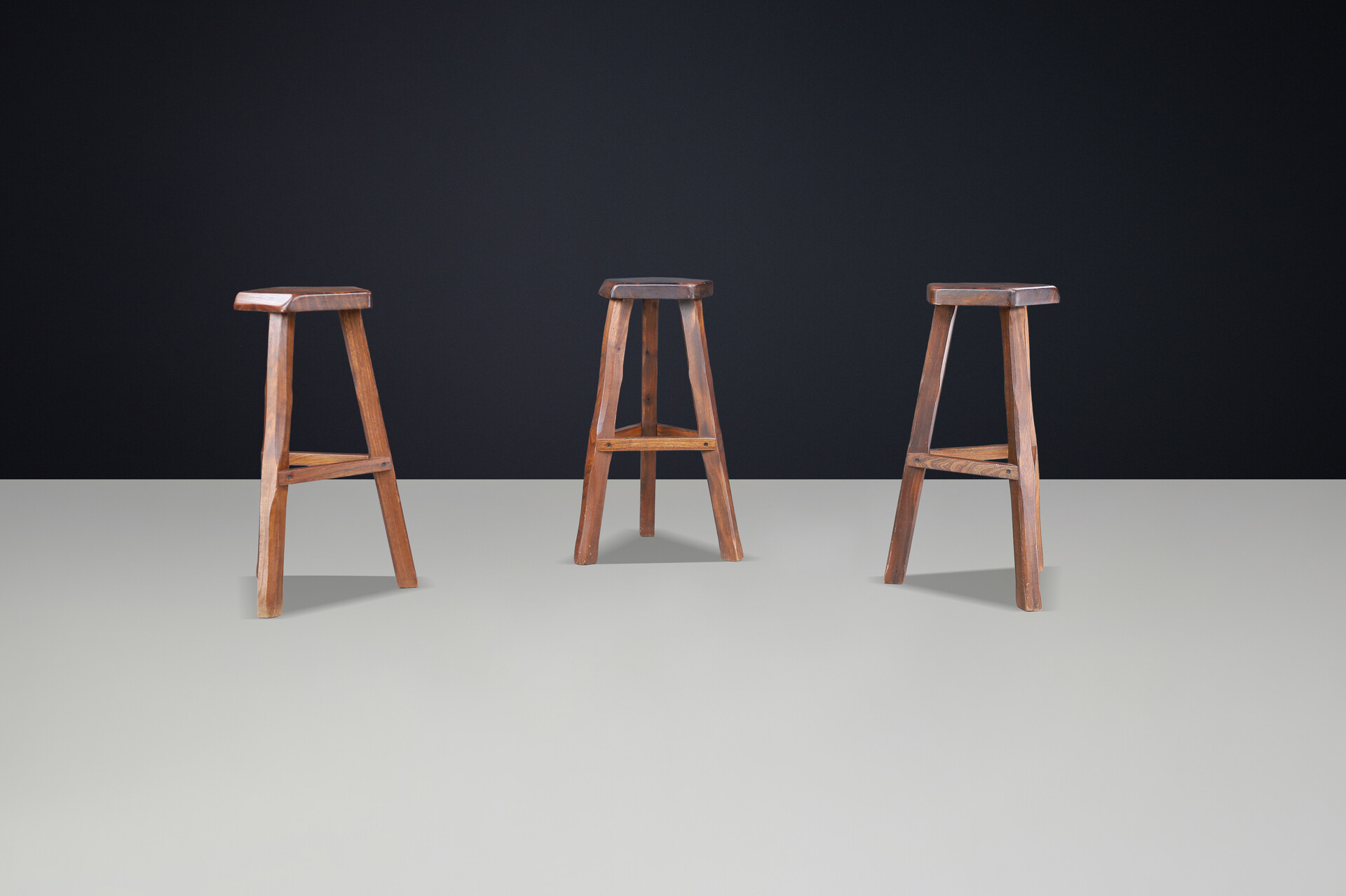 Brutalist Olavi Hänninen Brutalist Elm Wood Bar Stools, Finland 1960s Mid-20th century