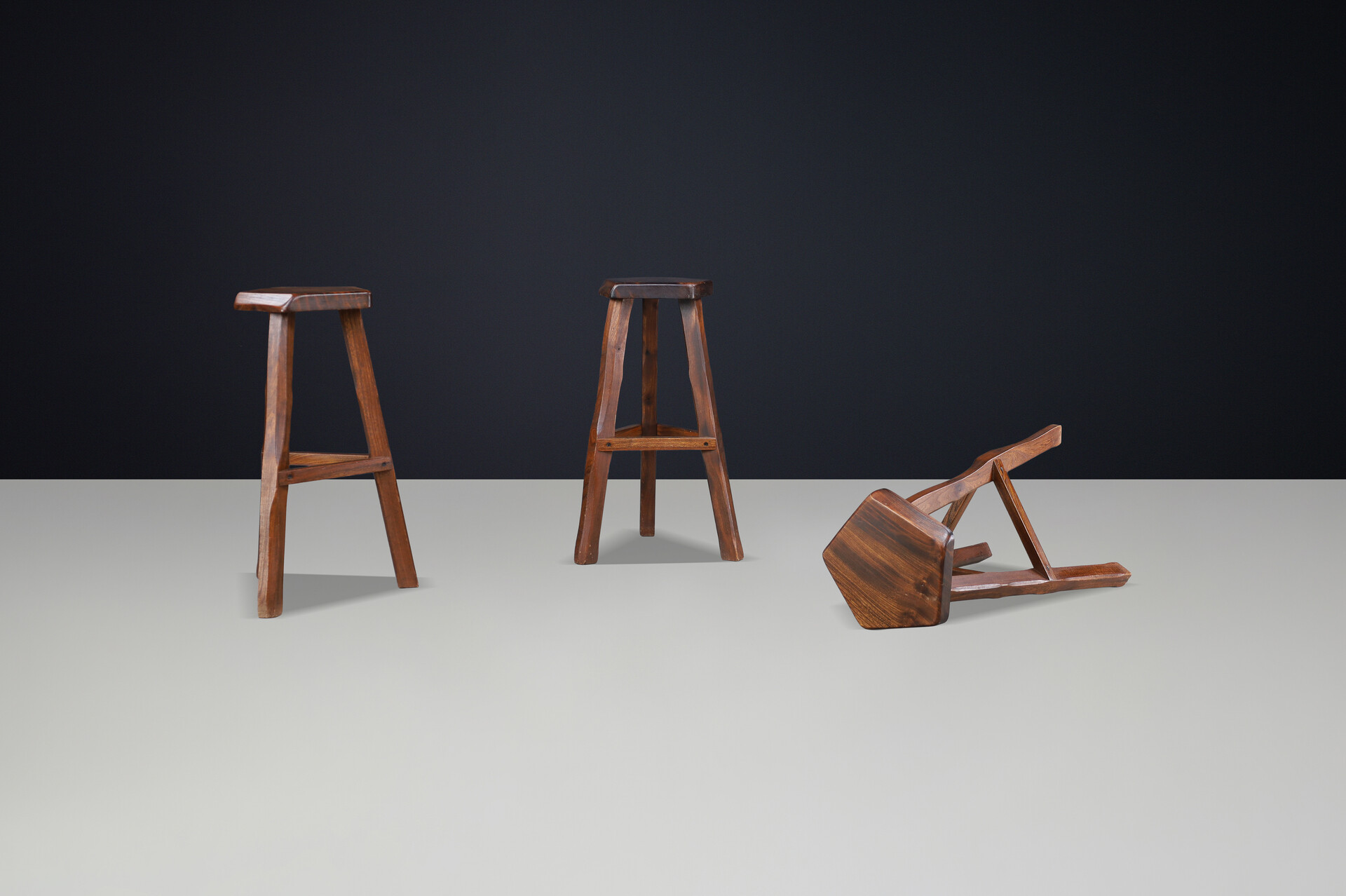 Brutalist Olavi Hänninen Brutalist Elm Wood Bar Stools, Finland 1960s Mid-20th century