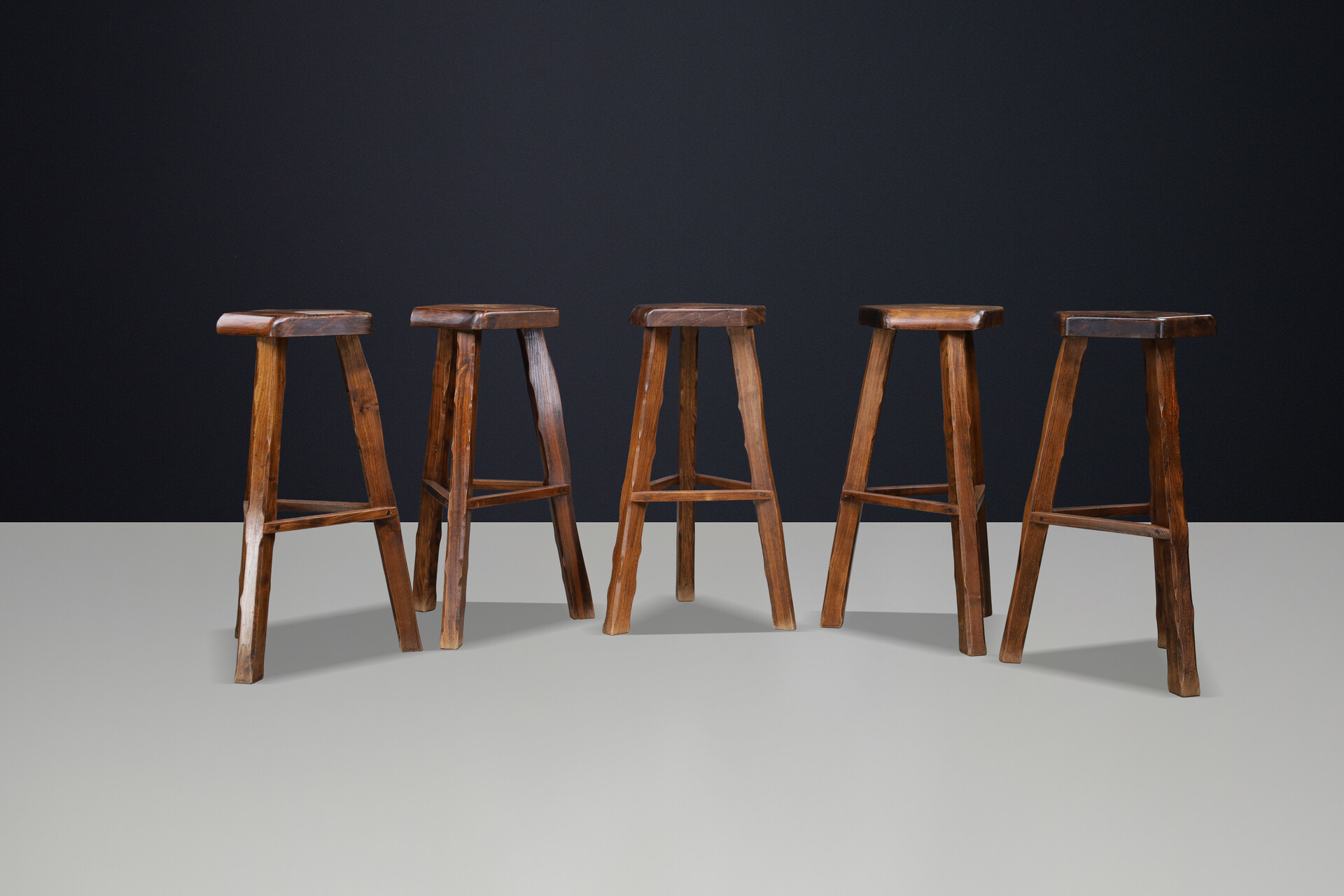 Brutalist Olavi Hänninen Brutalist Elm Wood Bar Stools, Finland 1960s Mid-20th century