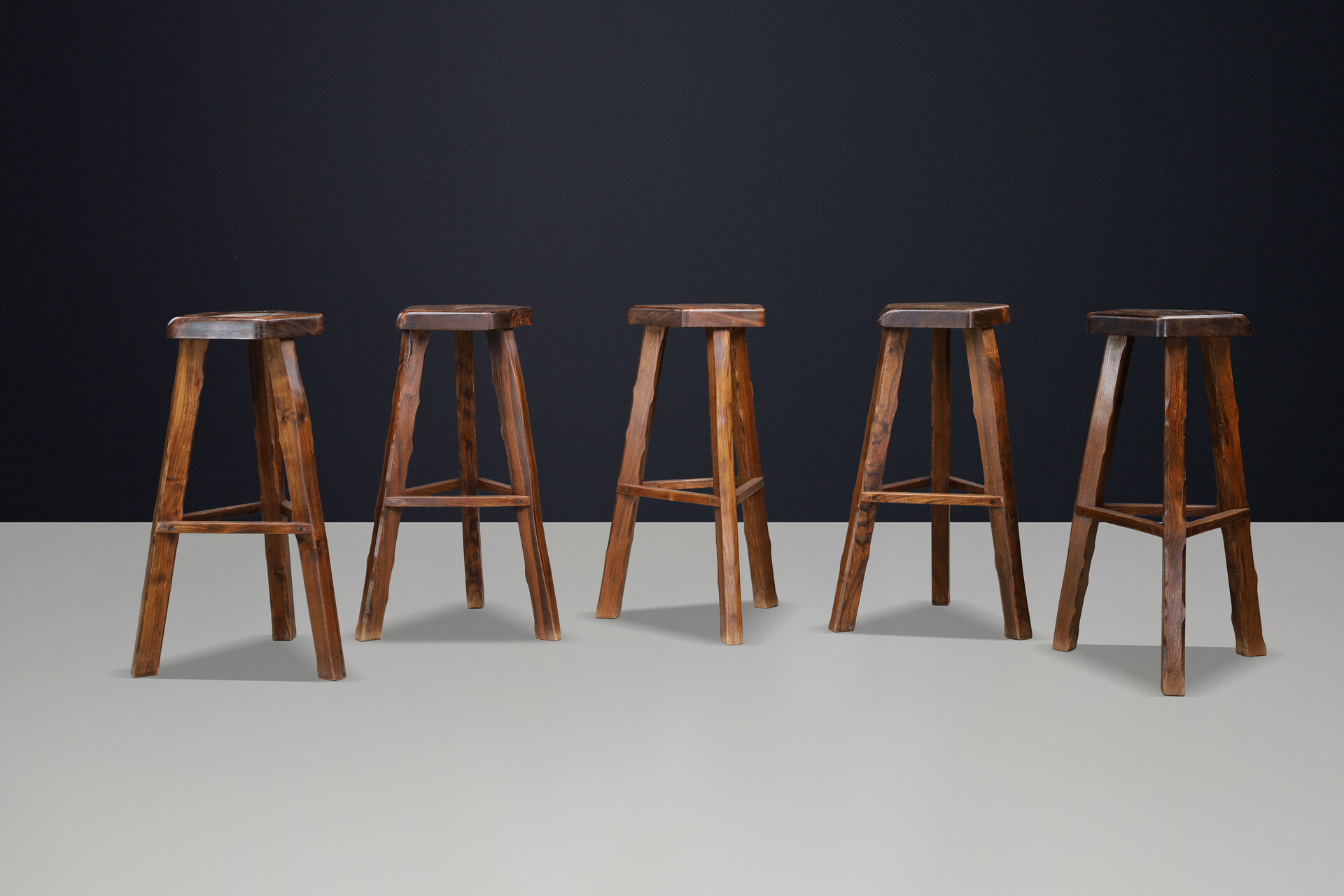 Brutalist Olavi Hänninen Brutalist Elm Wood Bar Stools, Finland 1960s Mid-20th century