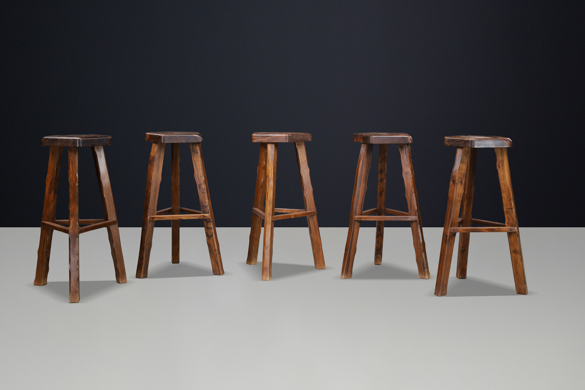 Brutalist Olavi Hänninen Brutalist Elm Wood Bar Stools, Finland 1960s Mid-20th century