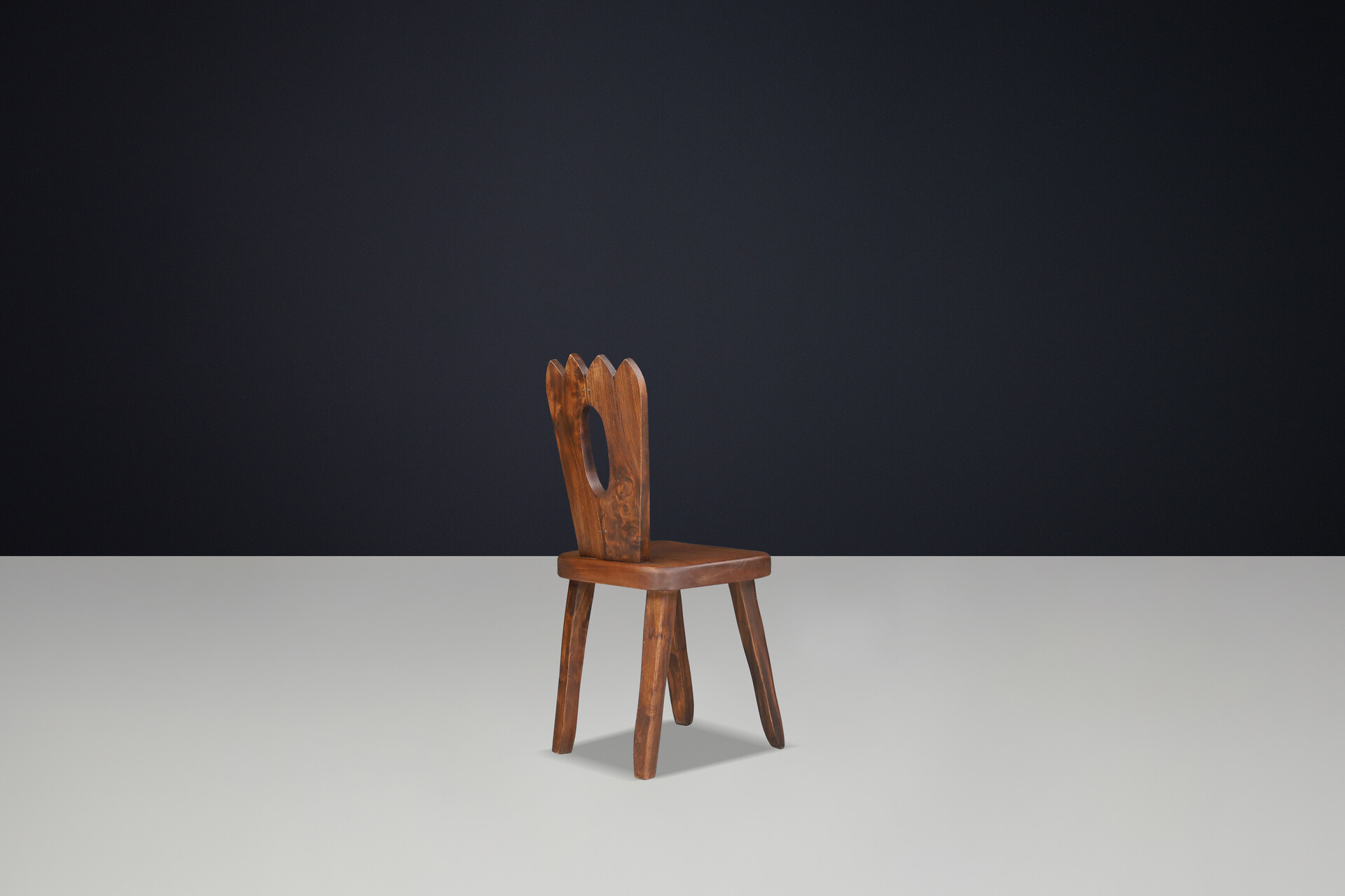 Brutalist Sculptural Olavi Hänninen “King’s Chairs” in Solid Elm, Finland, 1970 Late-20th century