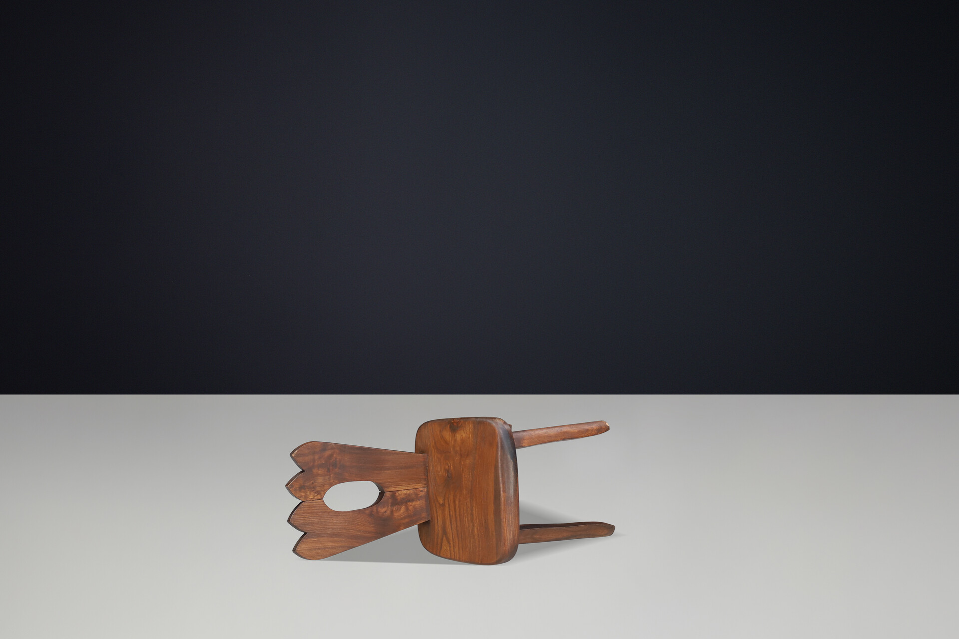 Brutalist Sculptural Olavi Hänninen “King’s Chairs” in Solid Elm, Finland, 1970 Late-20th century