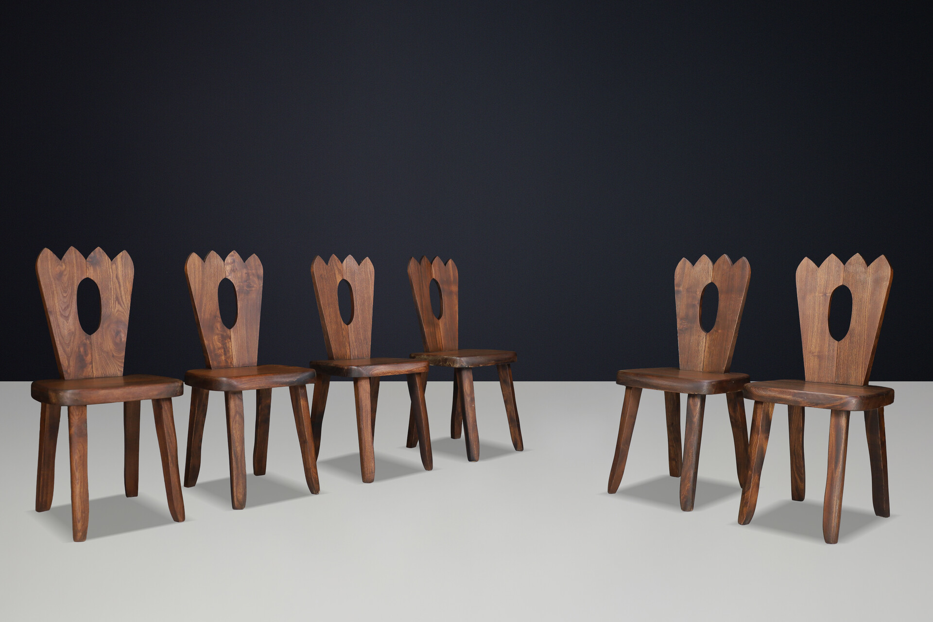 Brutalist Sculptural Olavi Hänninen “King’s Chairs” in Solid Elm, Finland, 1970 Late-20th century