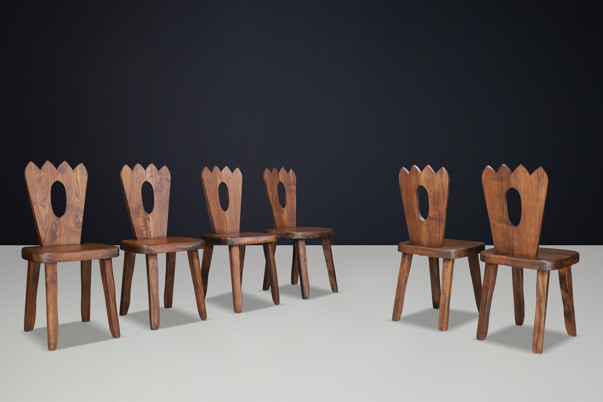 Brutalist Sculptural Olavi Hänninen “King’s Chairs” in Solid Elm, Finland, 1970 Late-20th century