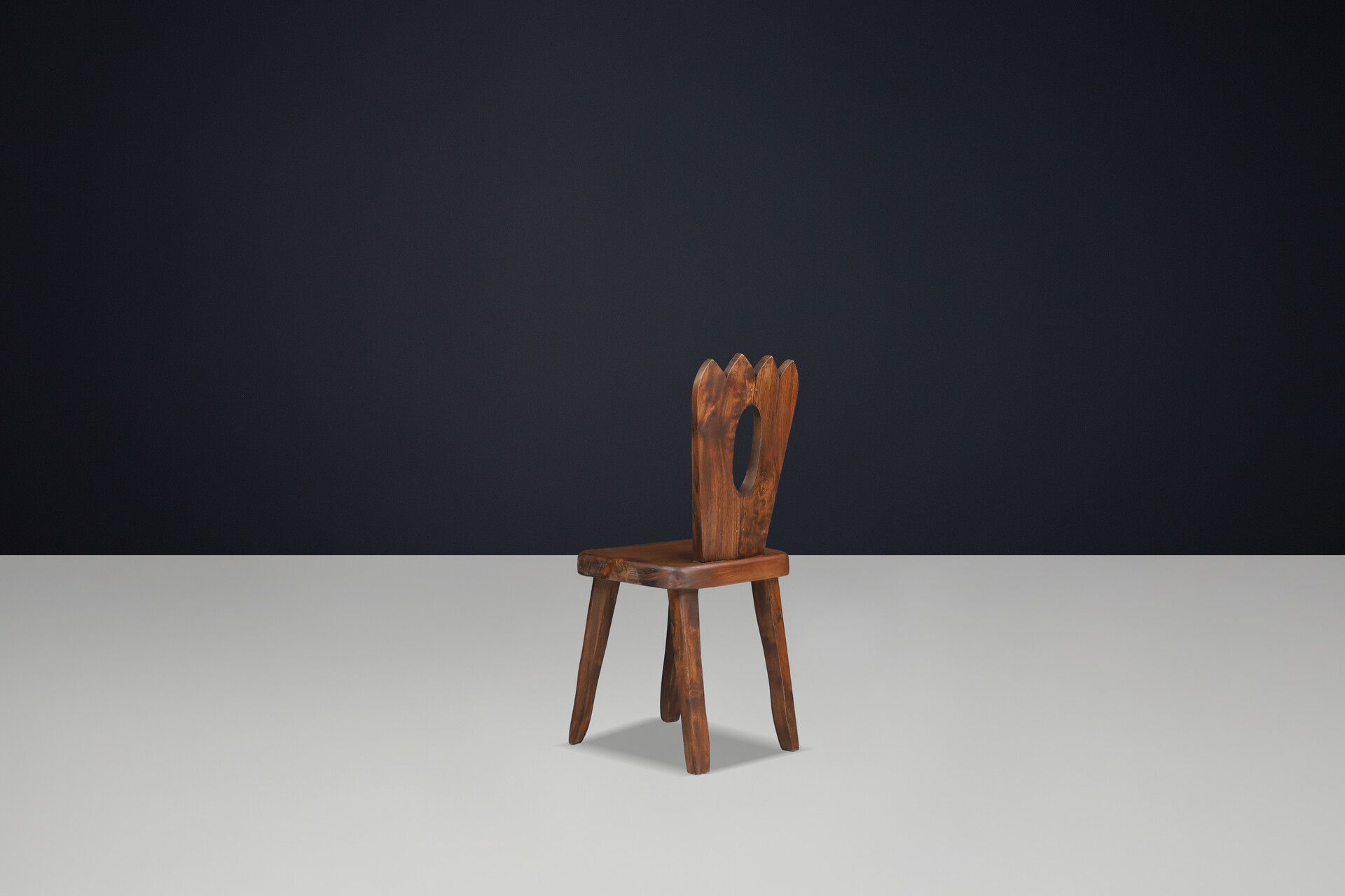 Brutalist Sculptural Olavi Hänninen “King’s Chairs” in Solid Elm, Finland, 1970 Late-20th century