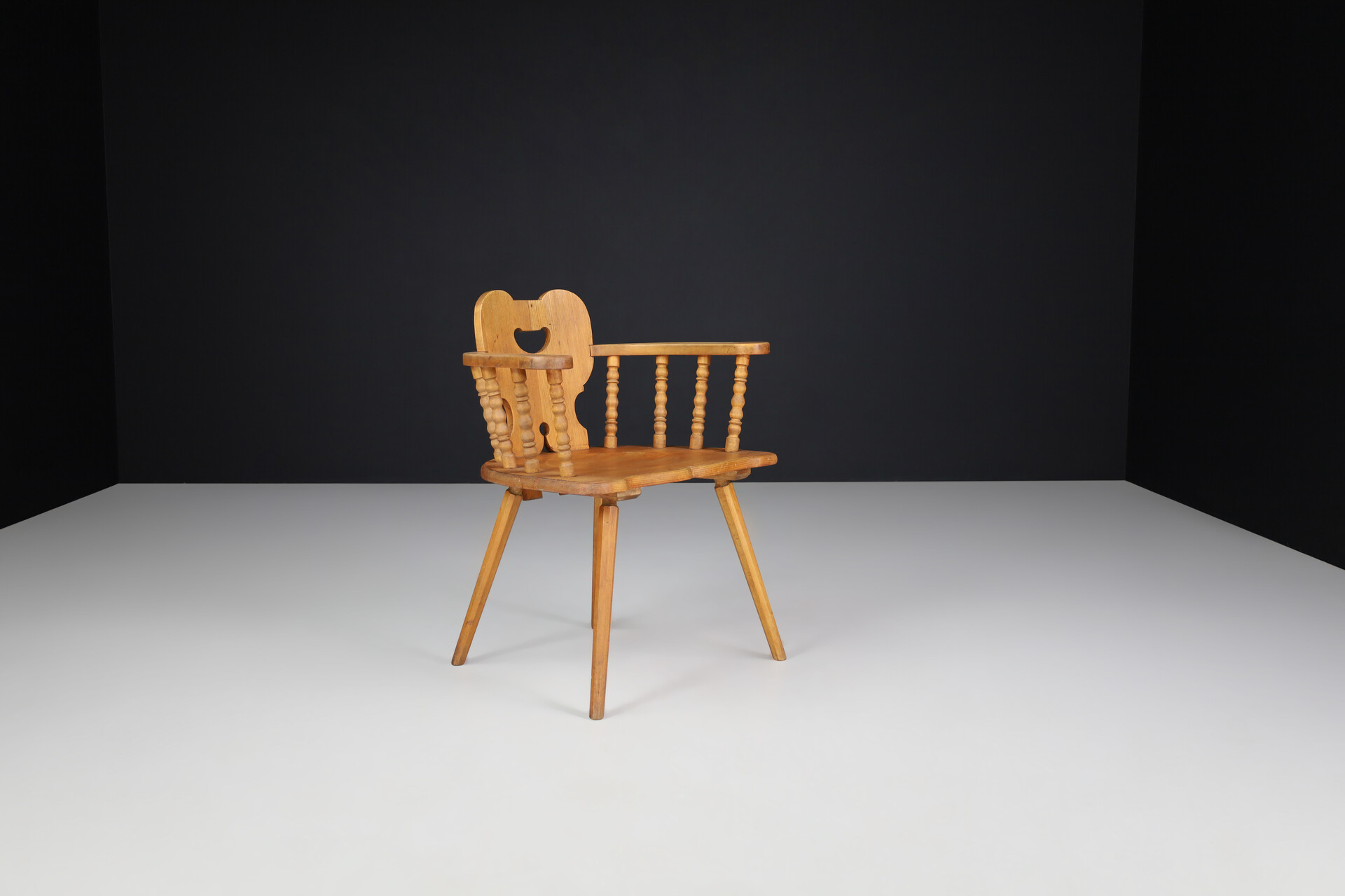 Country-farm house Pine armchair , Zwitzersland 1950s Mid-20th century