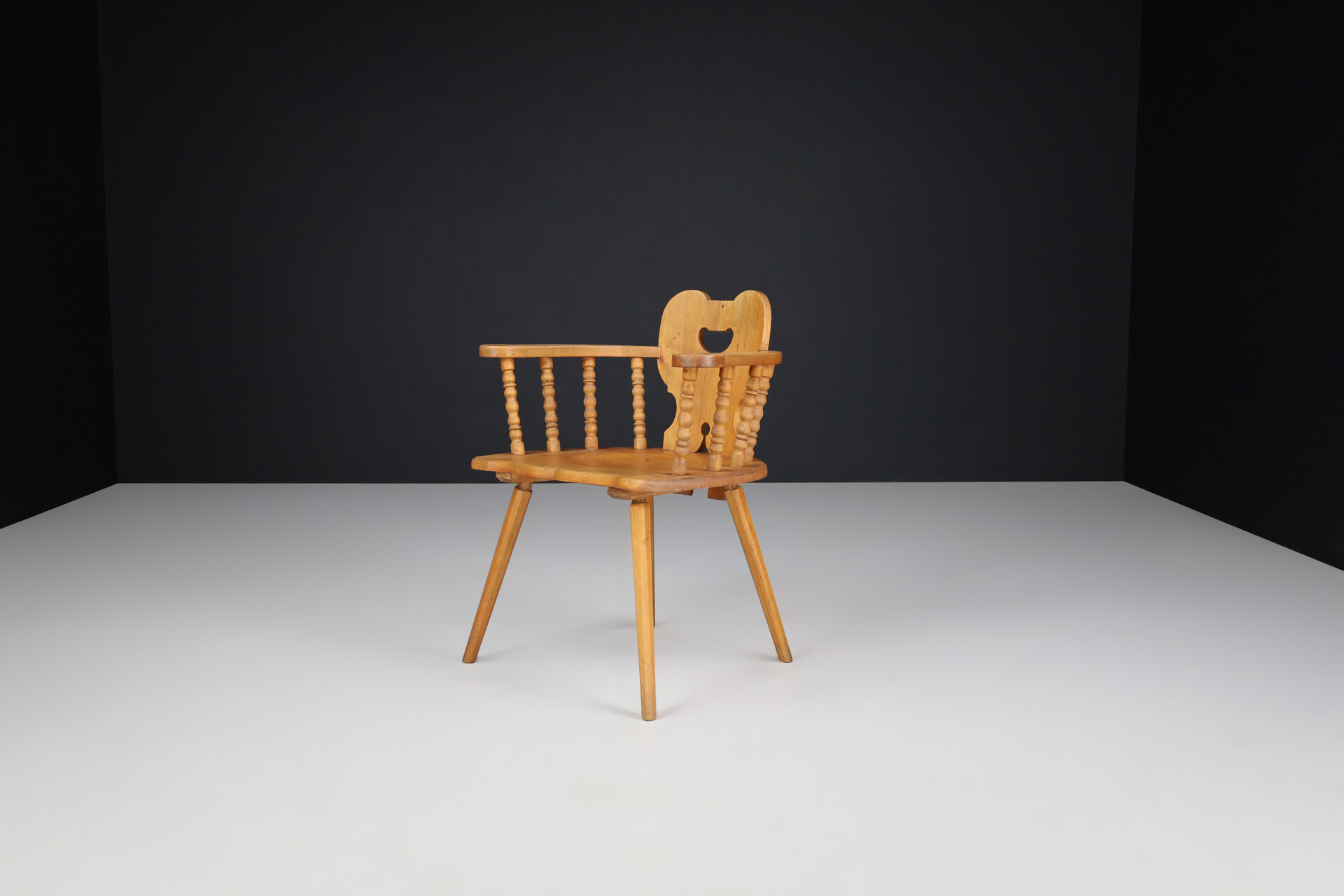 Country-farm house Pine armchair , Zwitzersland 1950s Mid-20th century