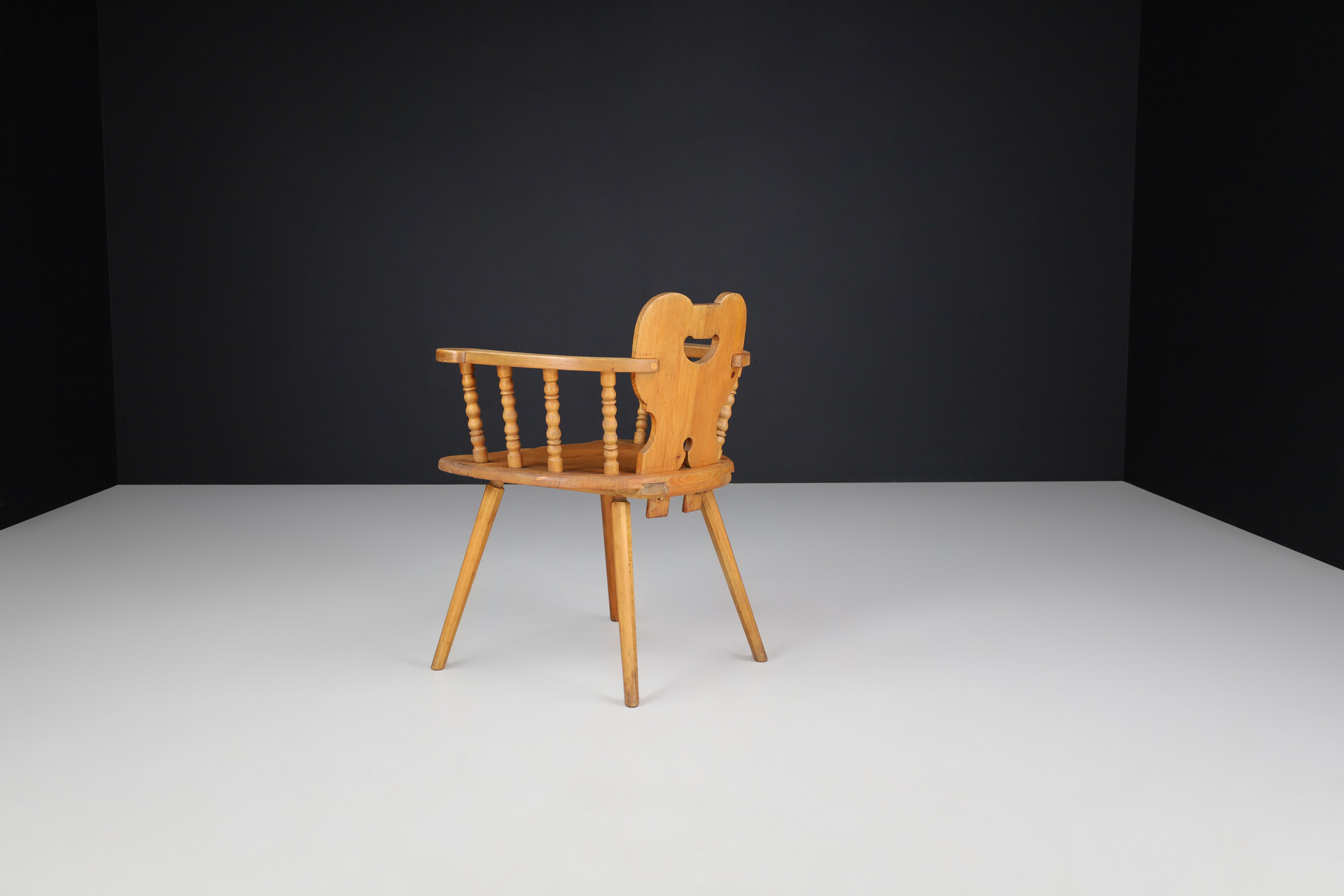 Country-farm house Pine armchair , Zwitzersland 1950s Mid-20th century