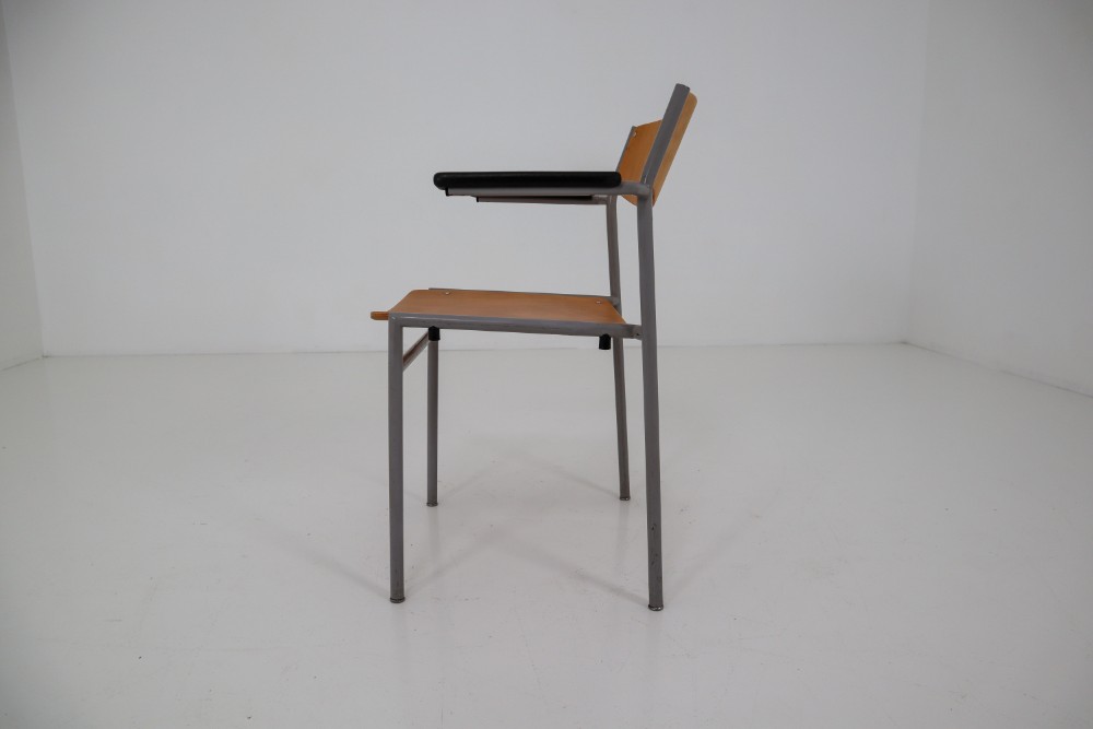 Crazy set of 100 x comfortable industrial plywood chairs, produced in Holland 