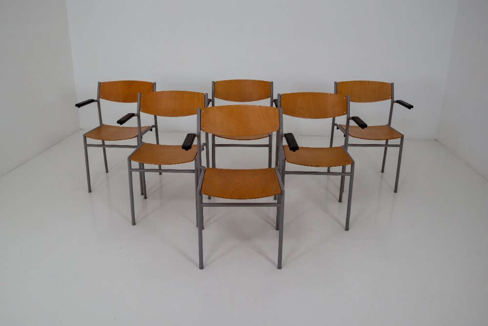 Crazy set of 100 x comfortable industrial plywood chairs, produced in Holland 