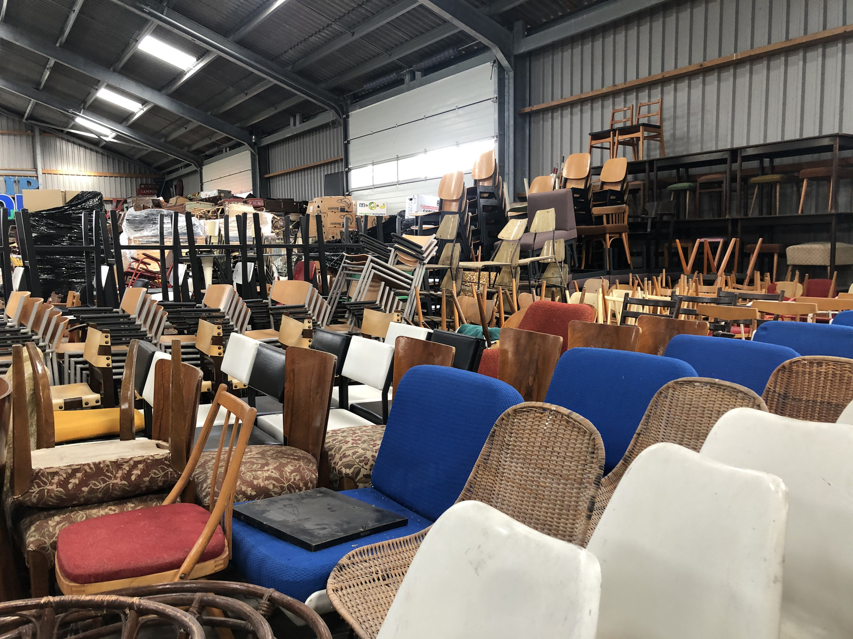 Davidowski.Nl Offers A Wide Range Of Original Mid-Century Design, Vintage, Industrial, Antiques As Well As One Of A Kind Items For Any Event, Movie, Television & Stage Productions .