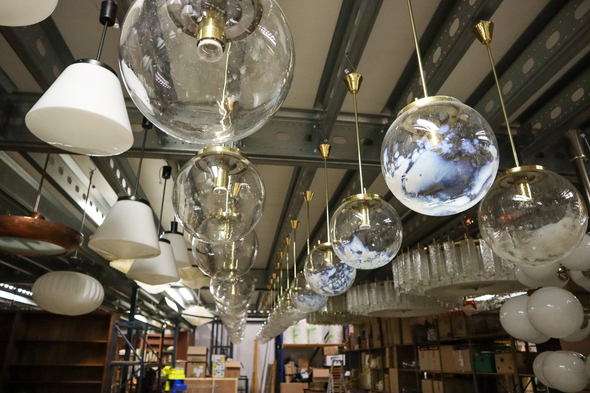 Davidowski.Nl Offers A Wide Range Of Original Mid-Century Design, Vintage, Industrial, Antiques As Well As One Of A Kind Items For Any Event, Movie, Television & Stage Productions .